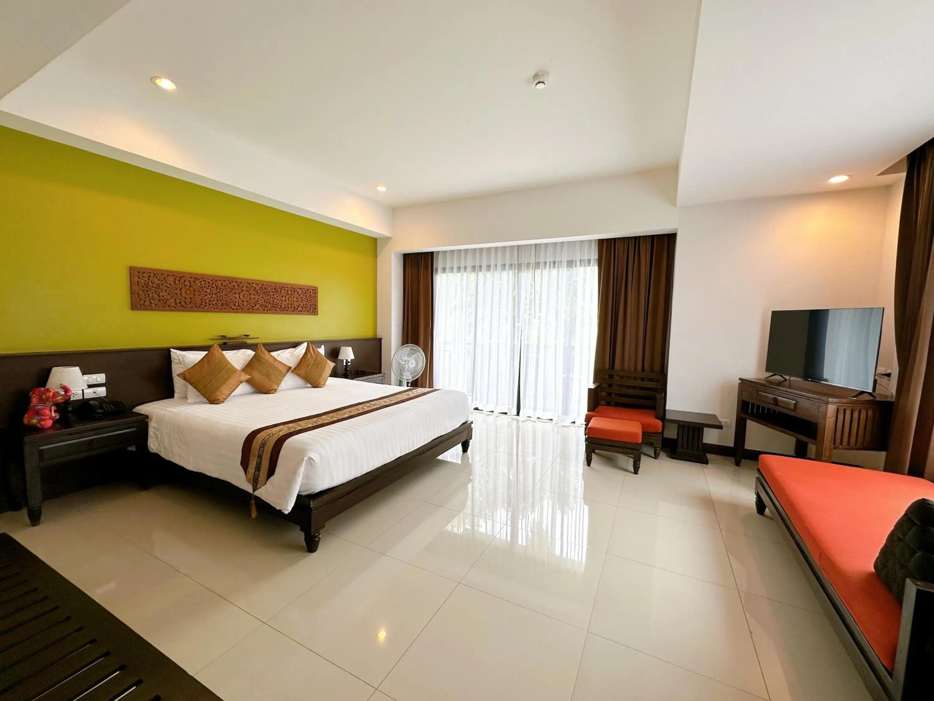Photo of the whole room, Bed in Navatara Phuket Resort