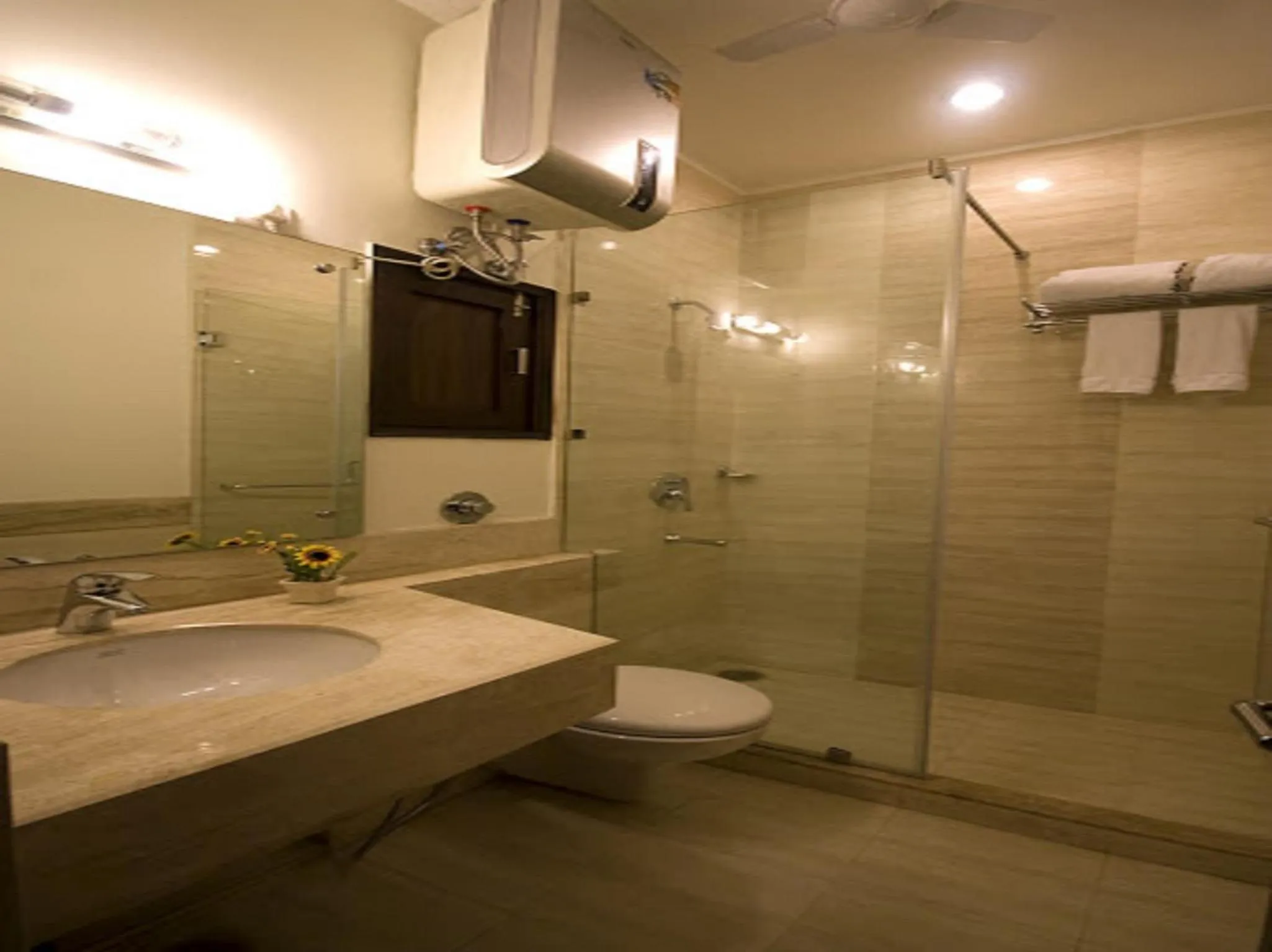 Bathroom in Red Maple Bed & Breakfast