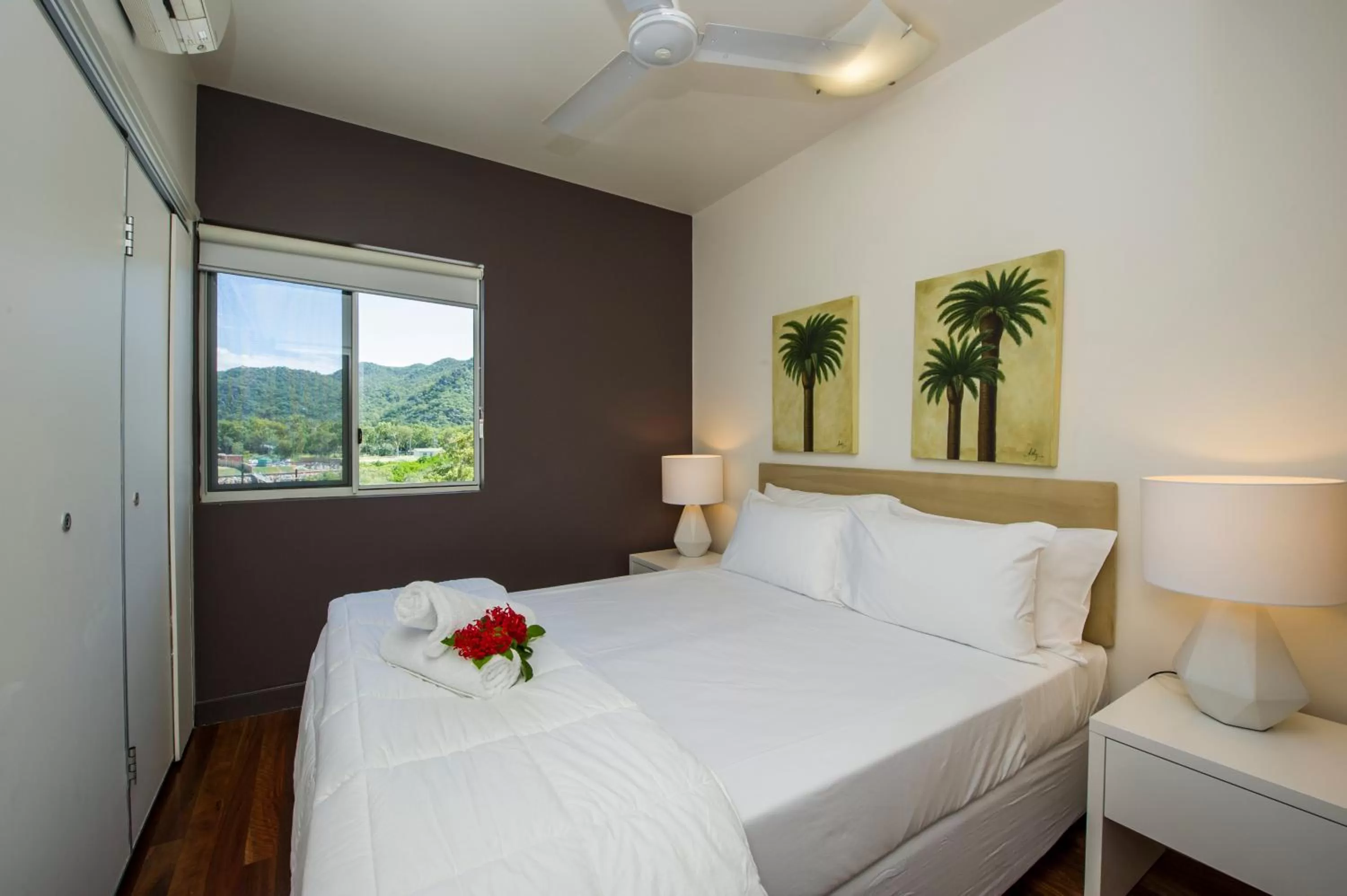 Bed in Beachside Magnetic Harbour Apartments