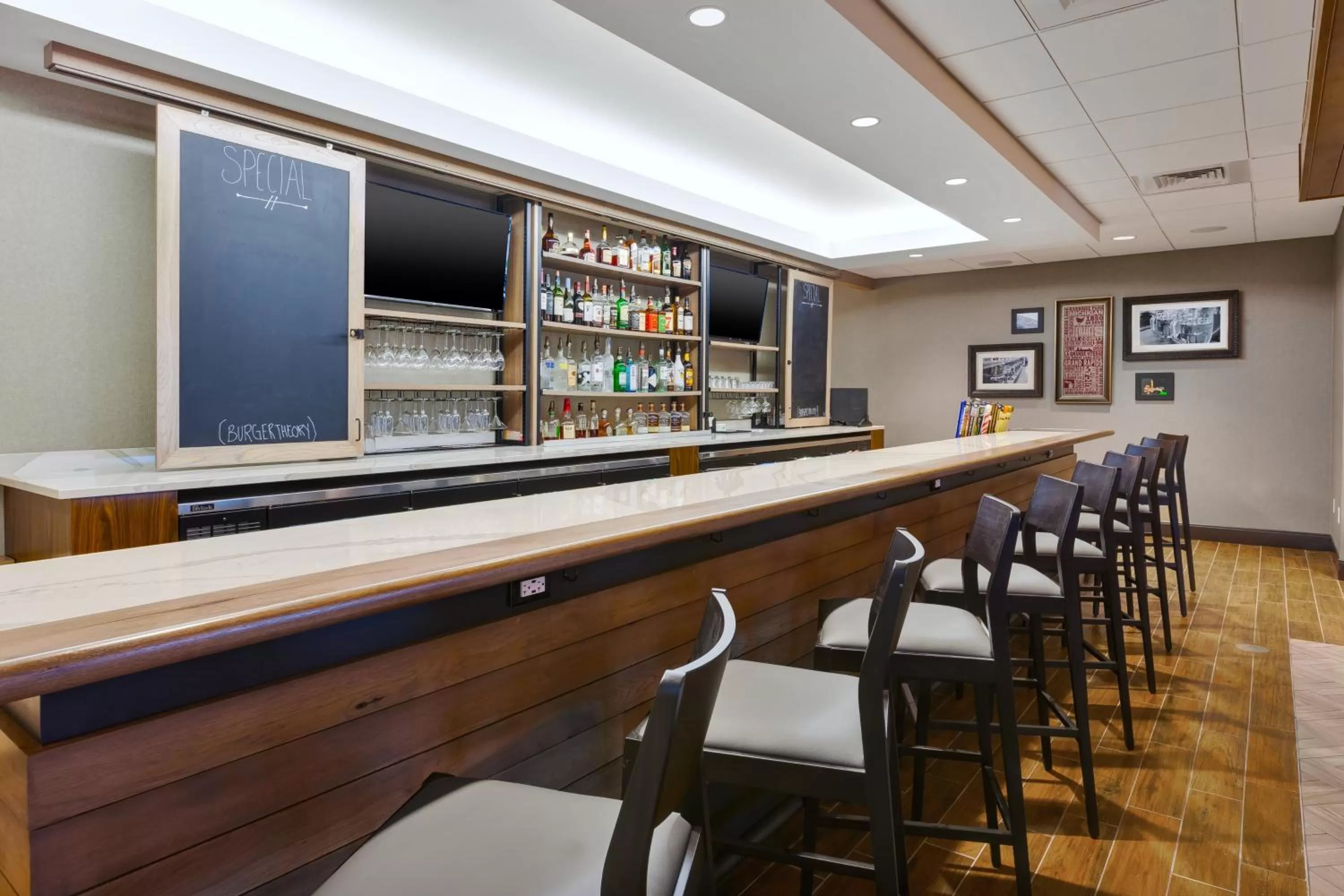Lounge or bar in Holiday Inn Grand Rapids Downtown by IHG