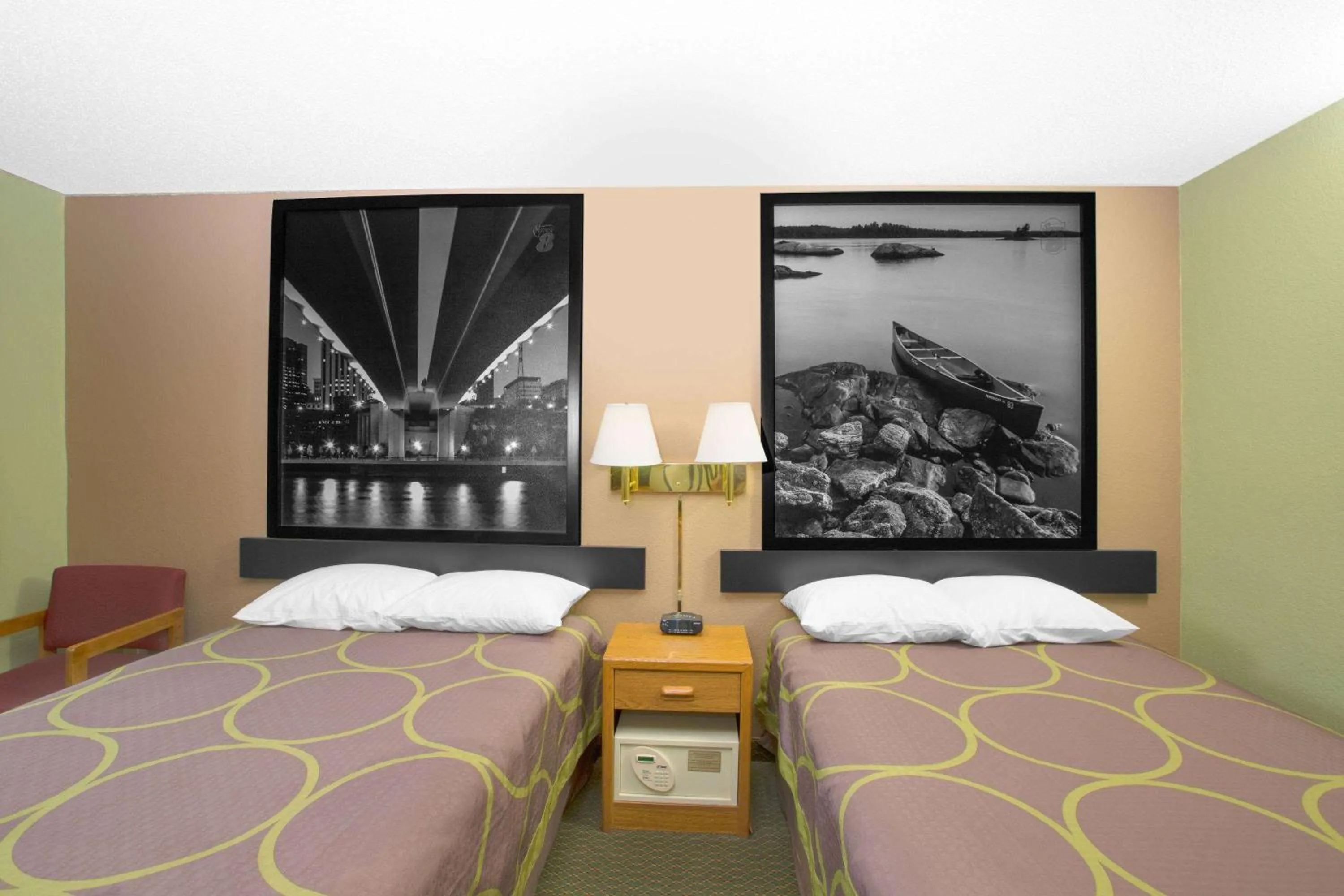 Photo of the whole room in Super 8 by Wyndham Worthington Minnesota