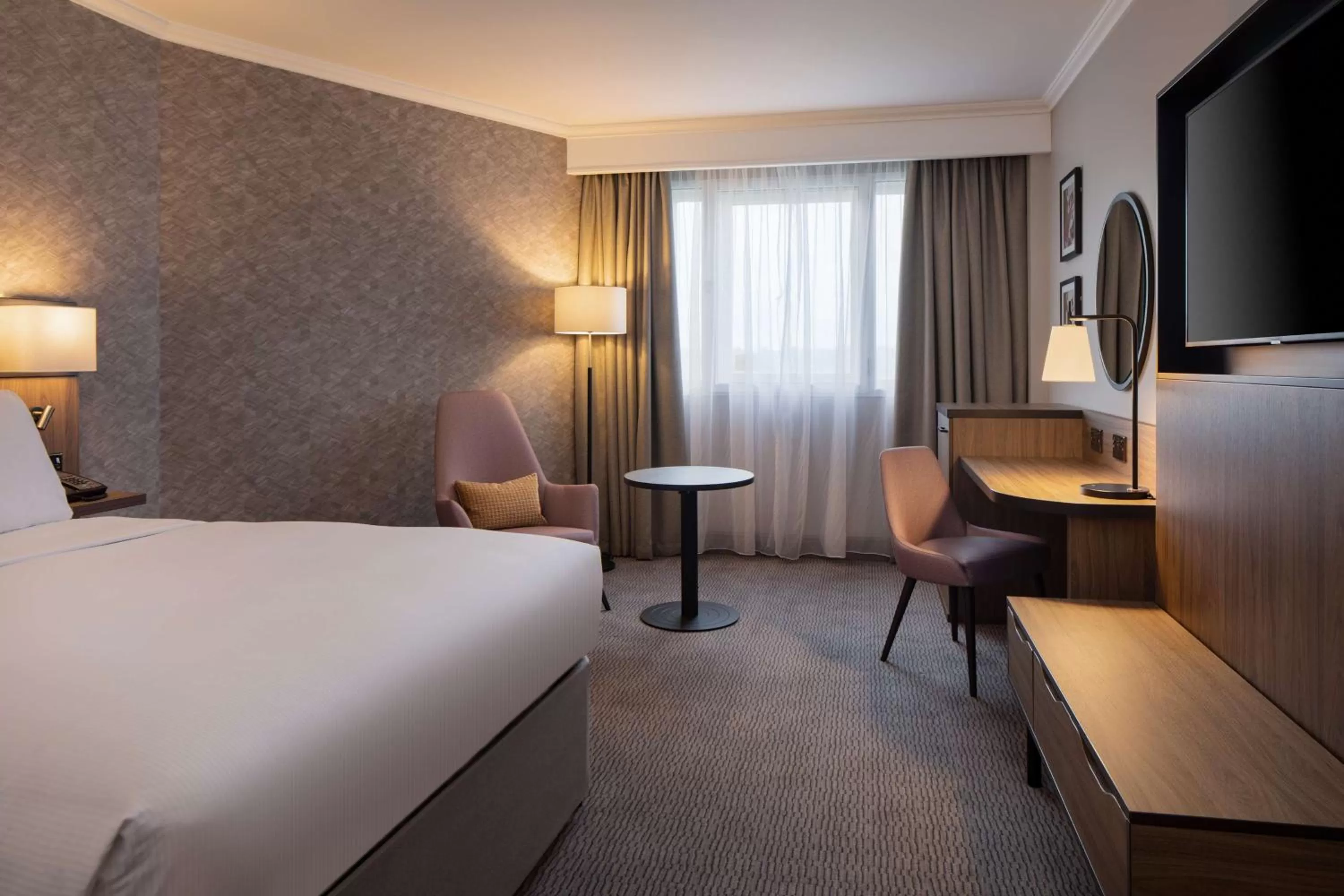 Bedroom, Bed in DoubleTree by Hilton Dartford Bridge