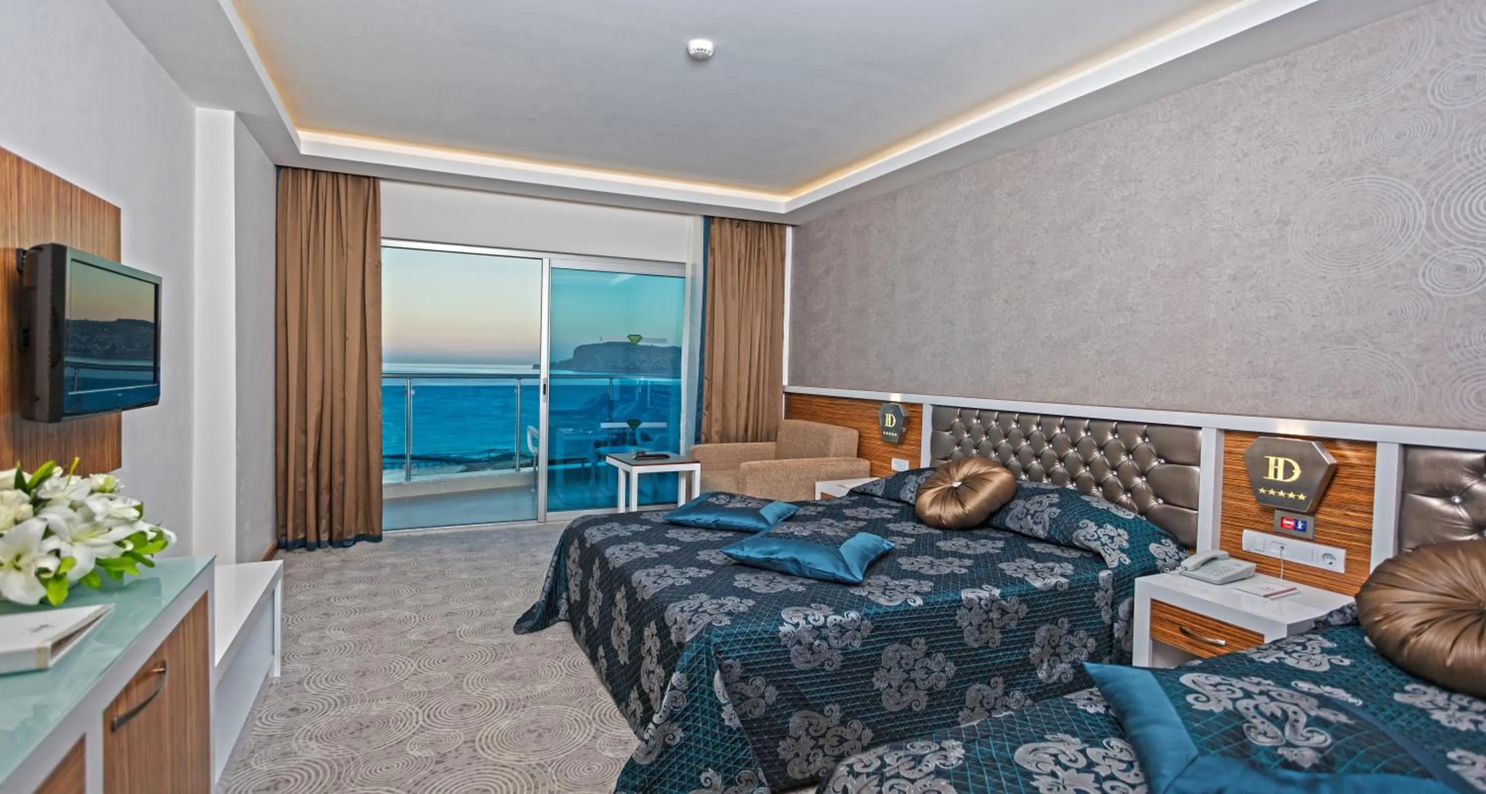 Photo of the whole room, Bed in Diamond Hill Resort Hotel