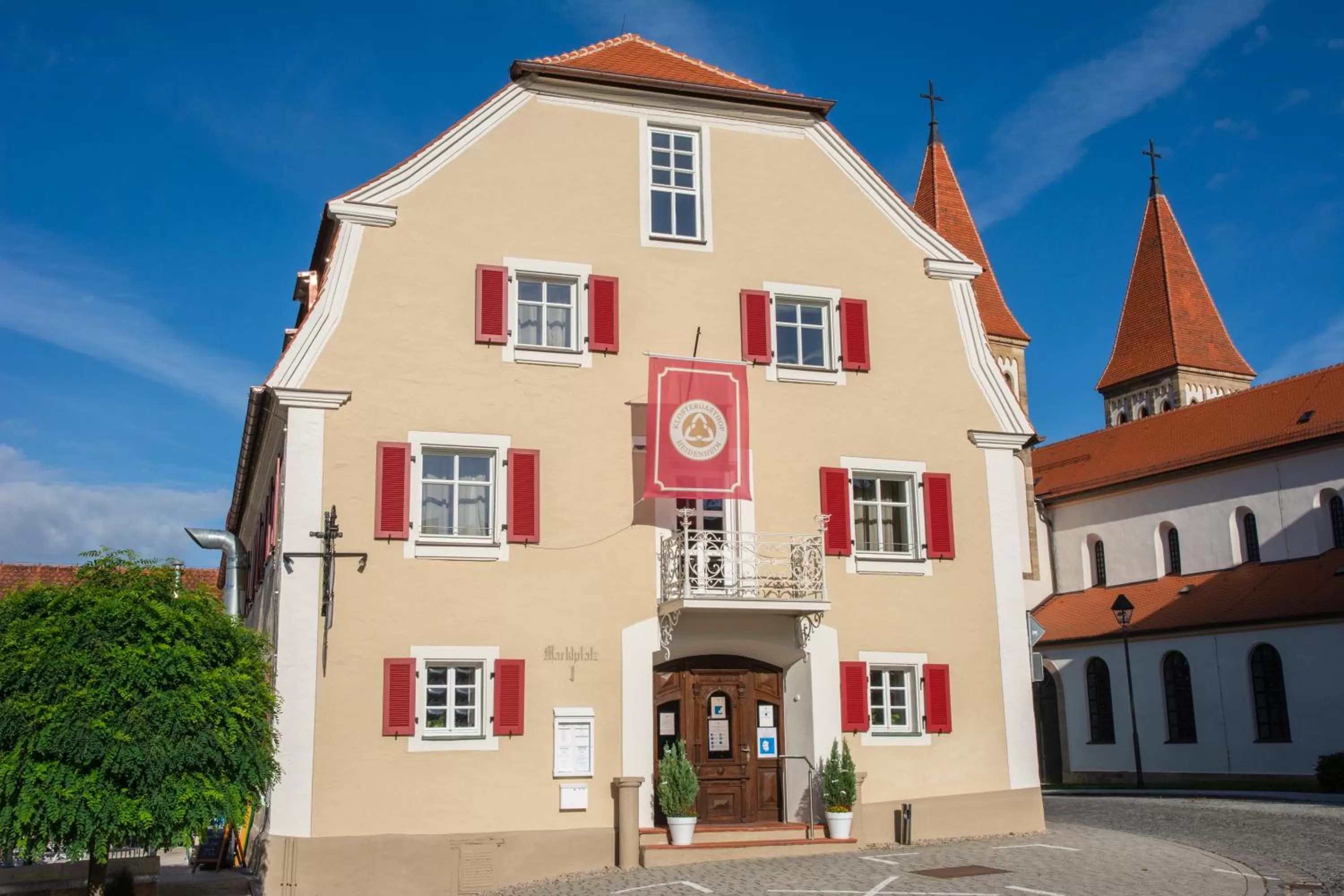 Property building in Klostergasthof Heidenheim - Hotel Garni