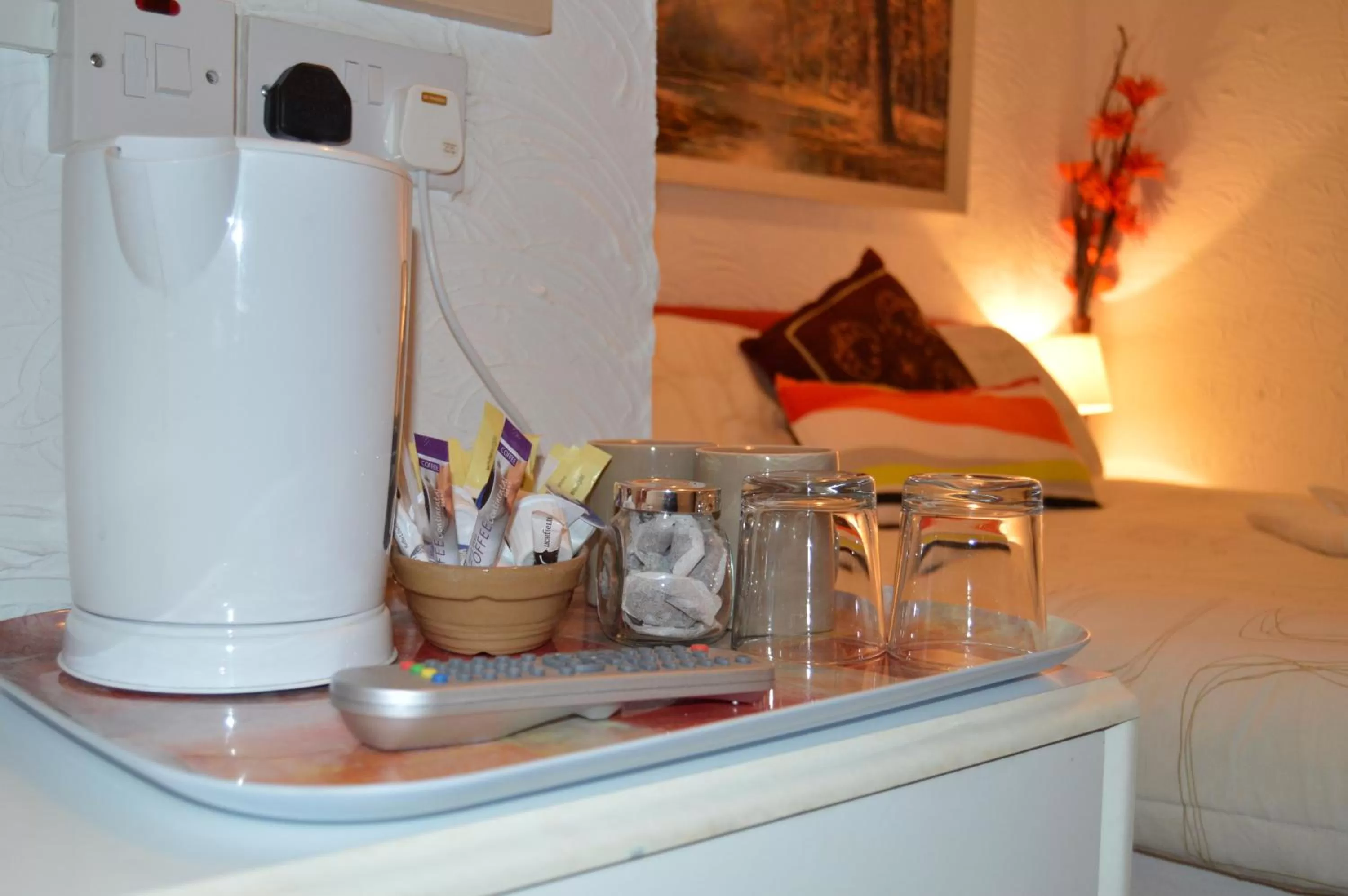 Coffee/tea facilities in Wilsons Hotel - Blackpool Tower View