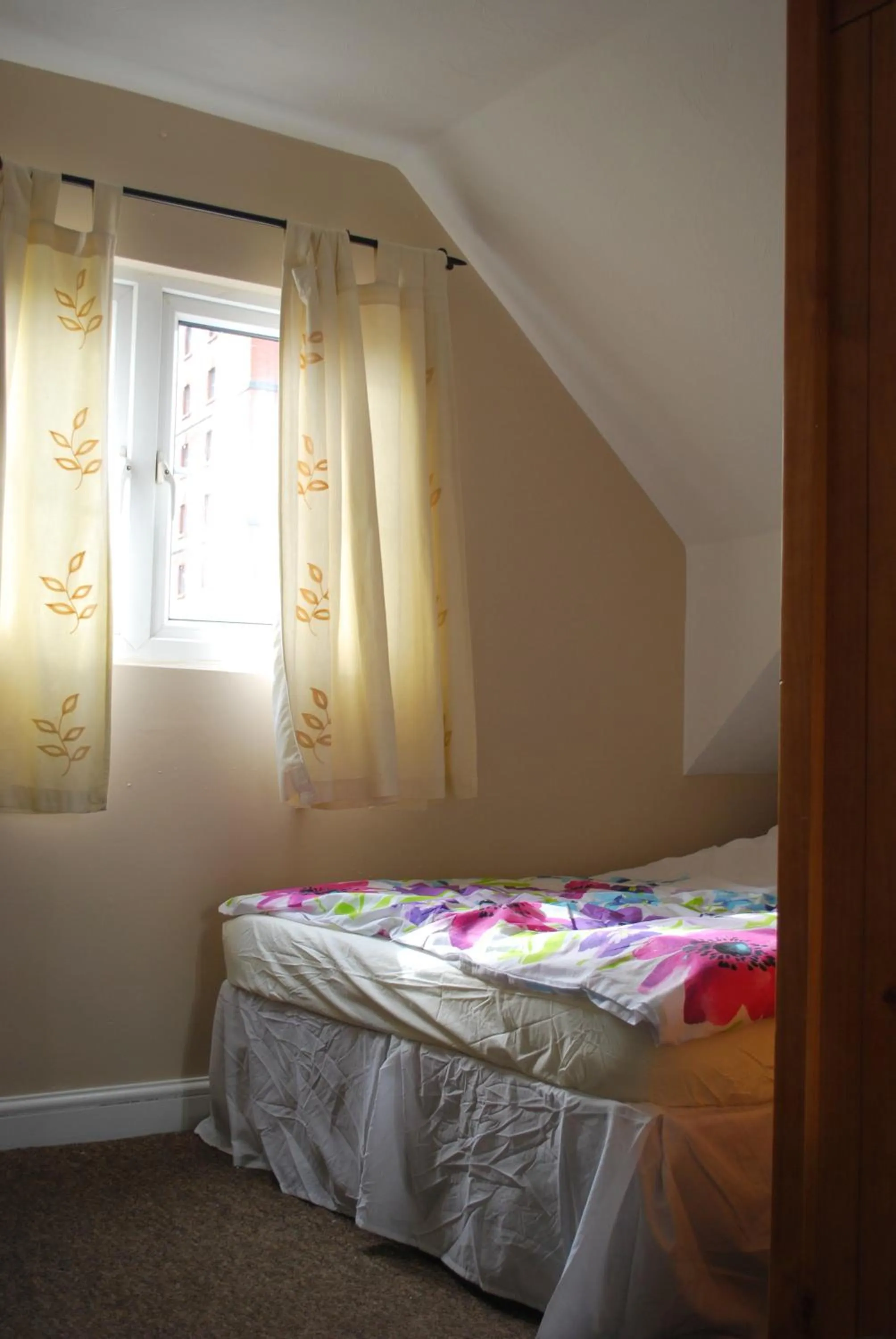 Photo of the whole room, Bed in Clift Guest House