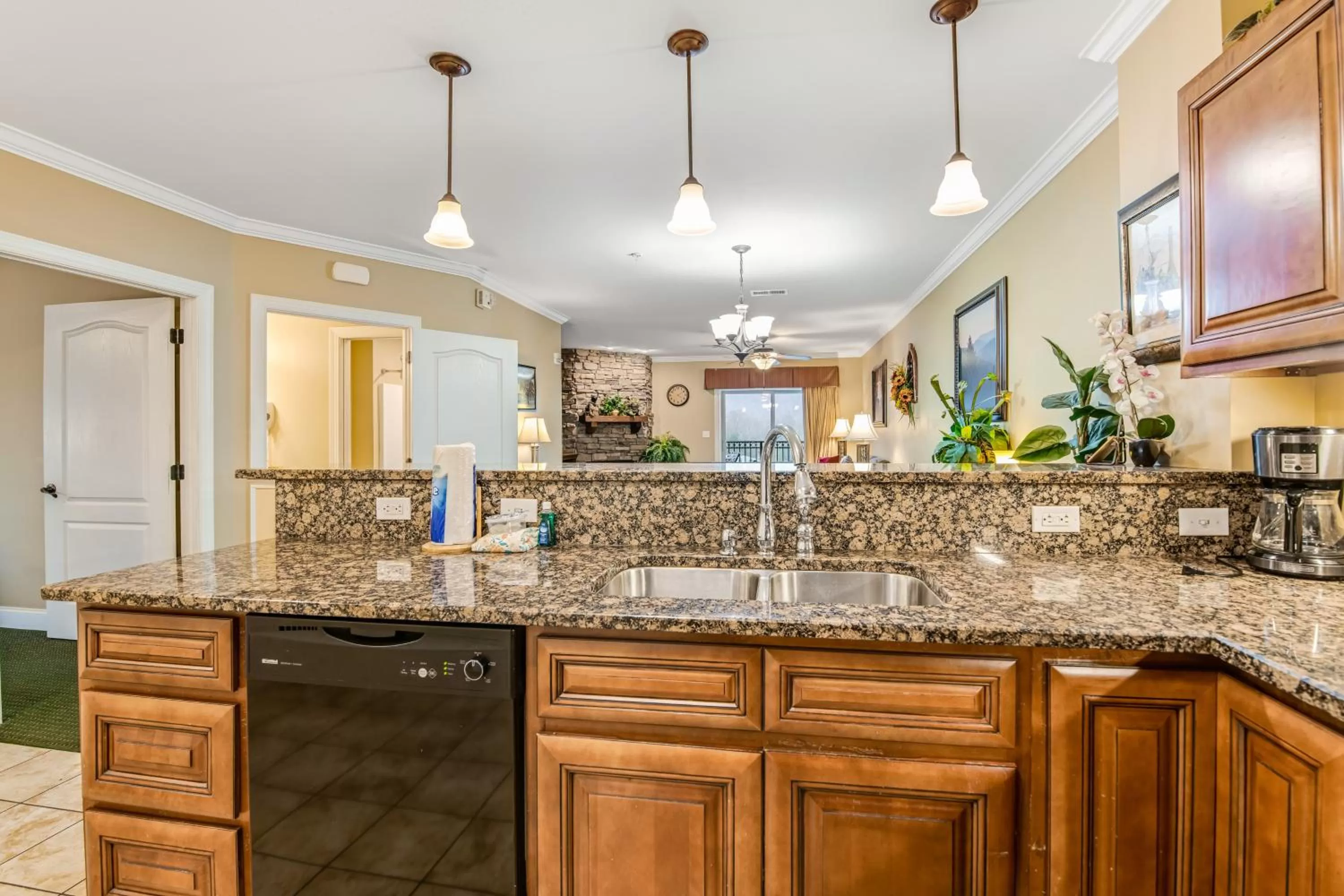 Kitchen/Kitchenette in Summit Manor Condos Unit B3052