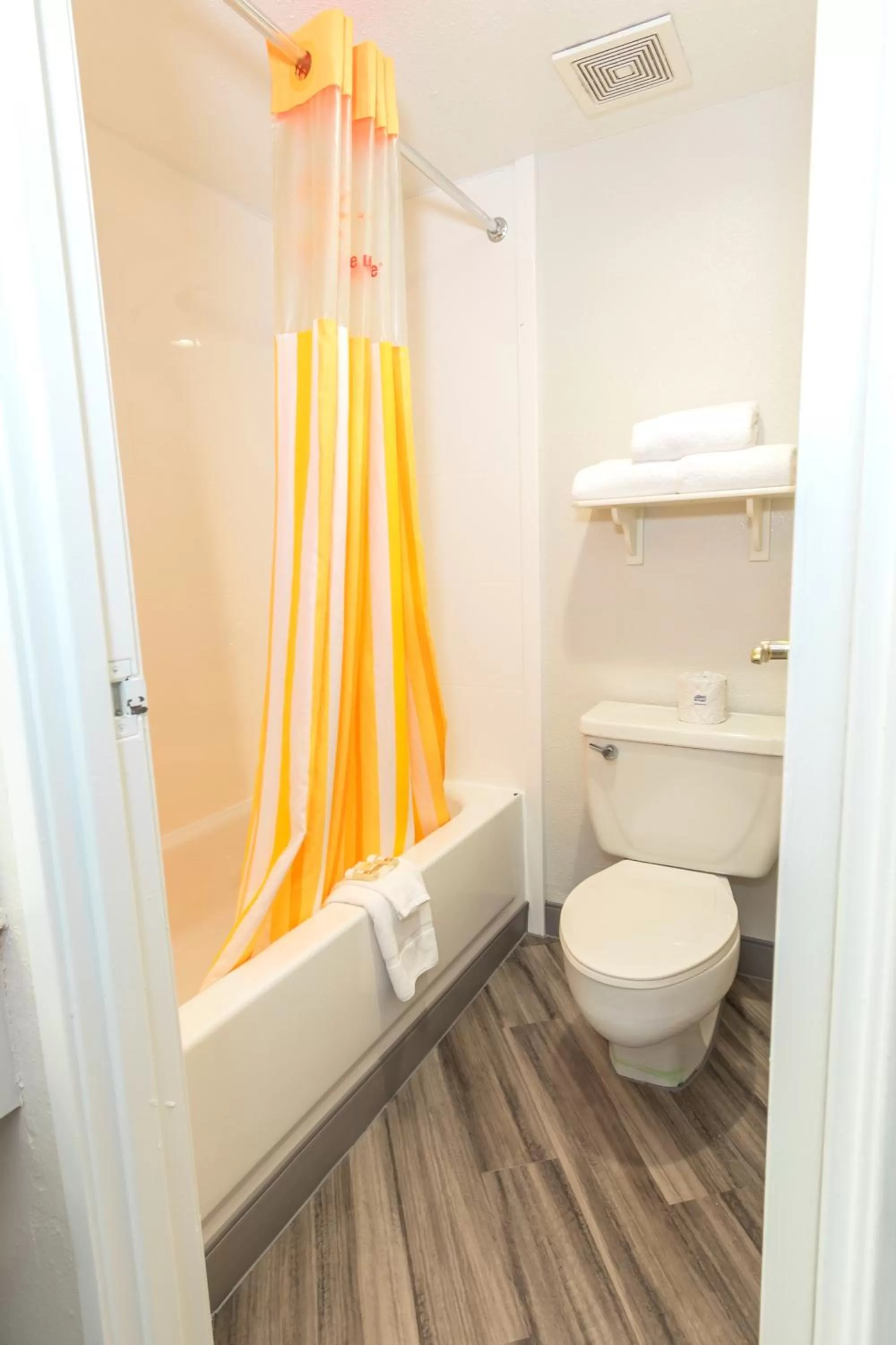 Toilet in La Quinta Inn by Wyndham Clute Lake Jackson