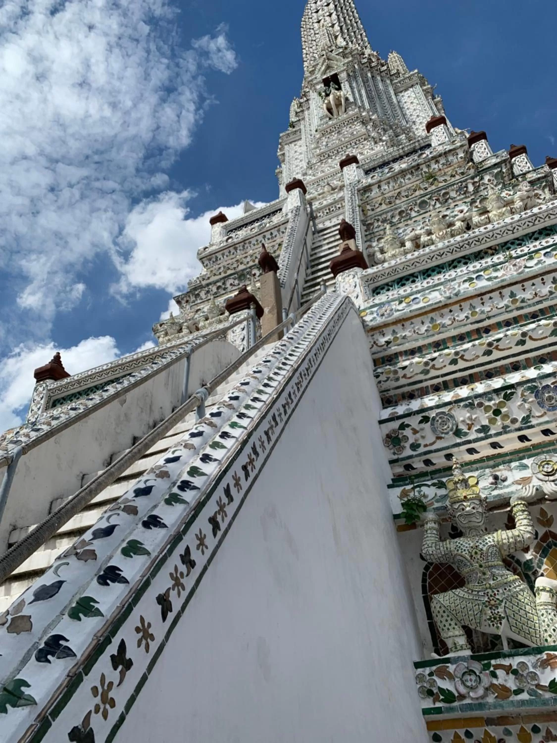 Nearby landmark in Achcha hotel - itsaraphap MRT station - Wat Arun