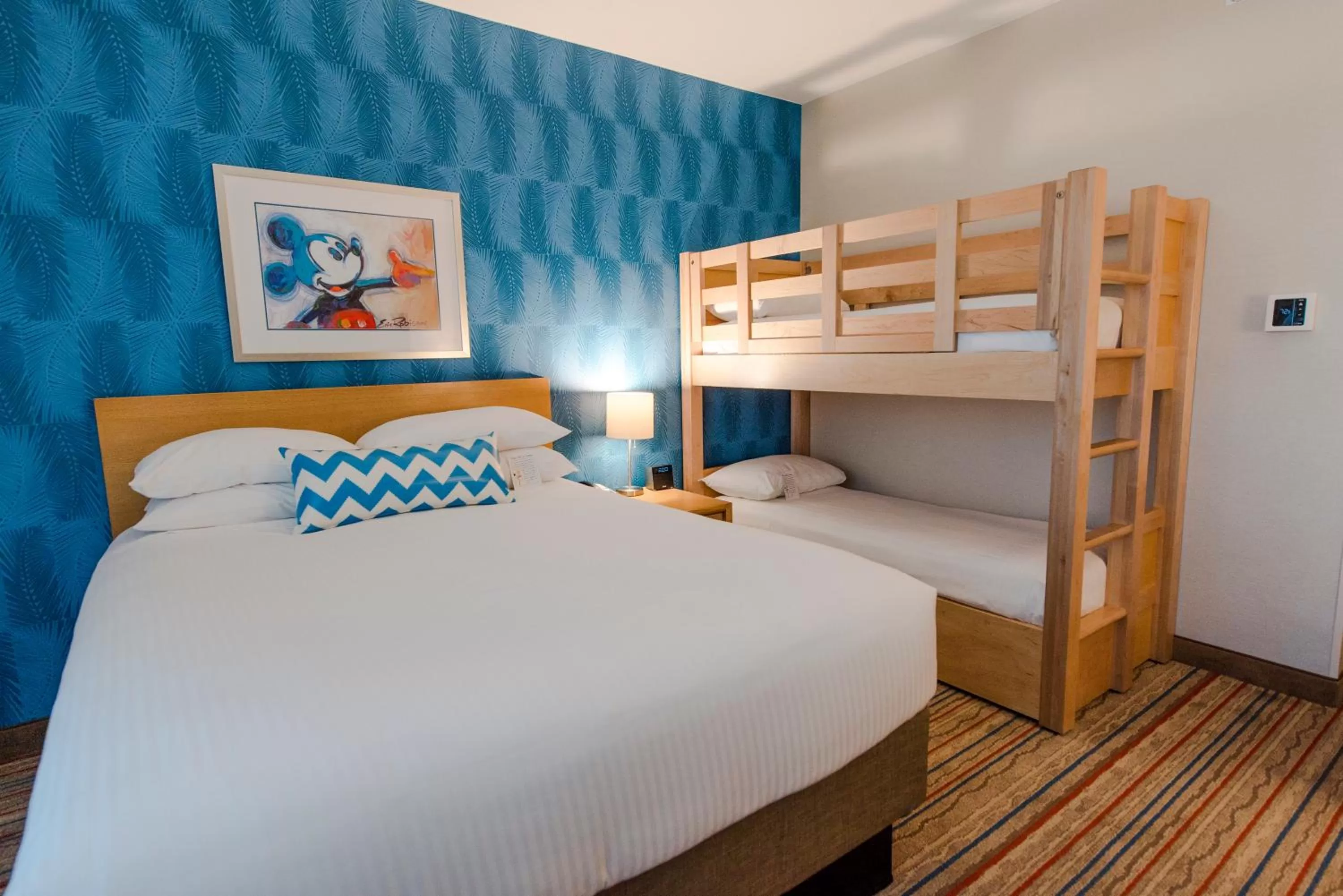 Bed in Howard Johnson by Wyndham Anaheim Hotel & Water Playground