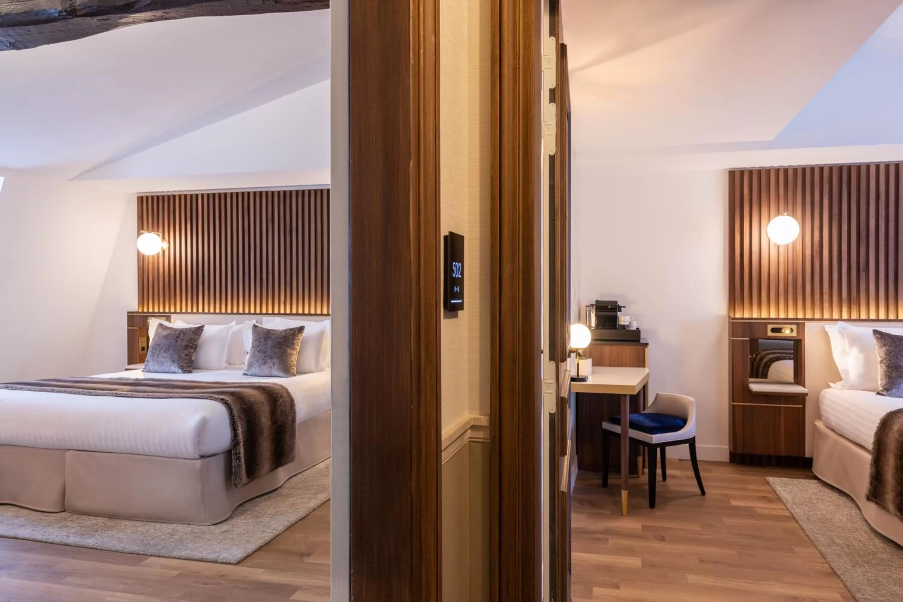 Bedroom, Bed in Lord Byron