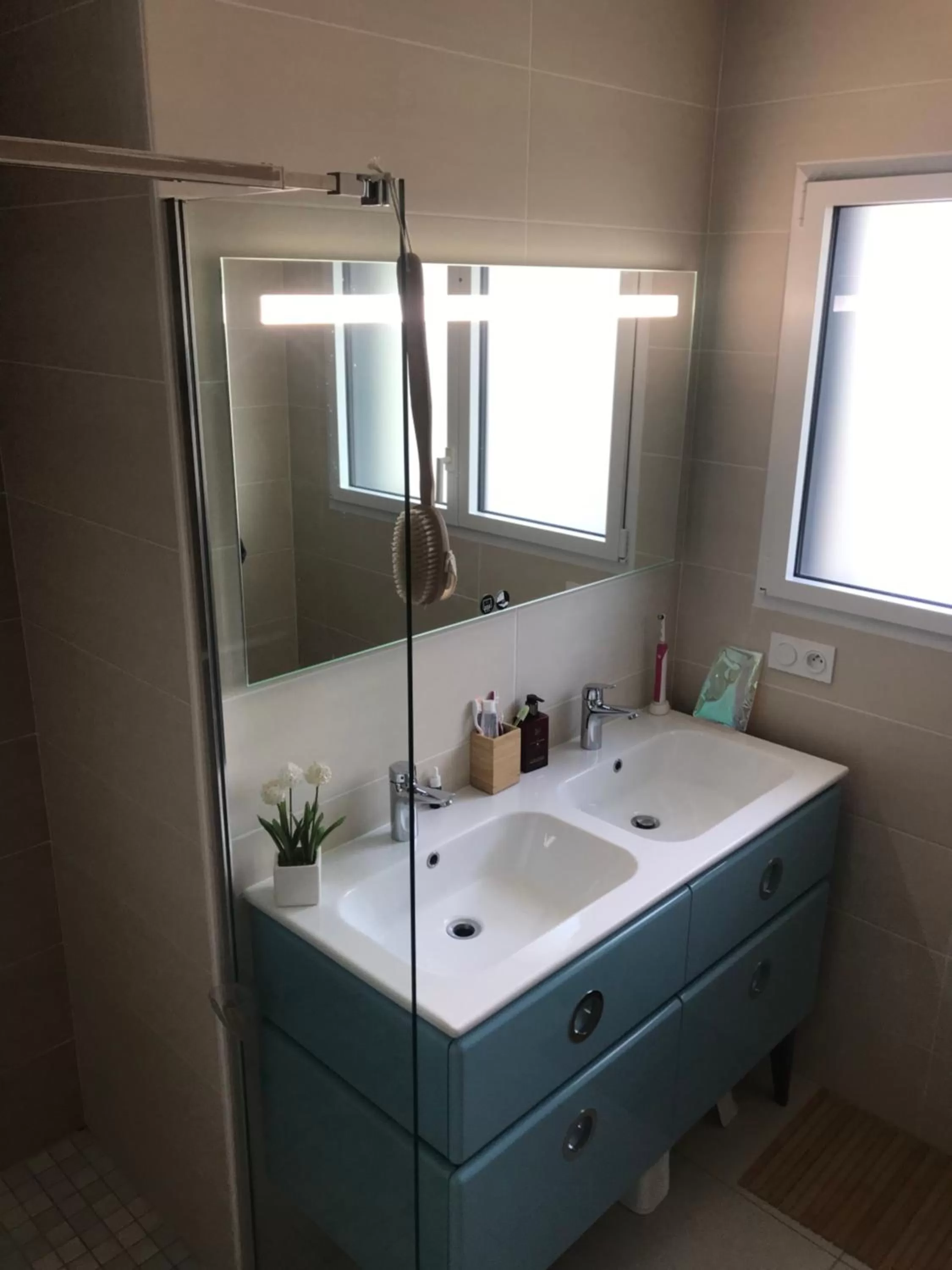 Bathroom in Cocon de douceur à deux pas de la gare