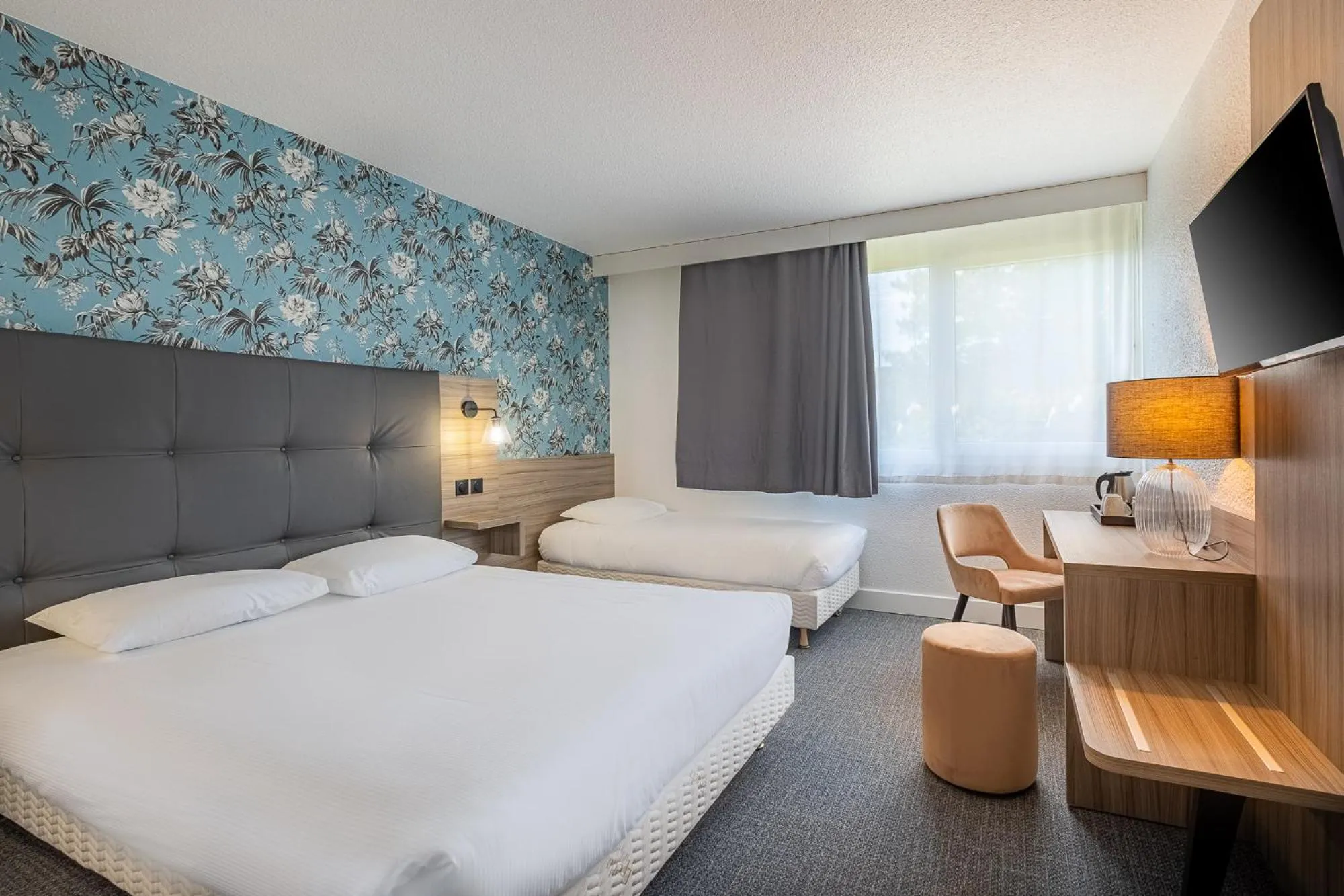 Photo of the whole room, Bed in Hôtel Akena Poitiers Nord Futuroscope