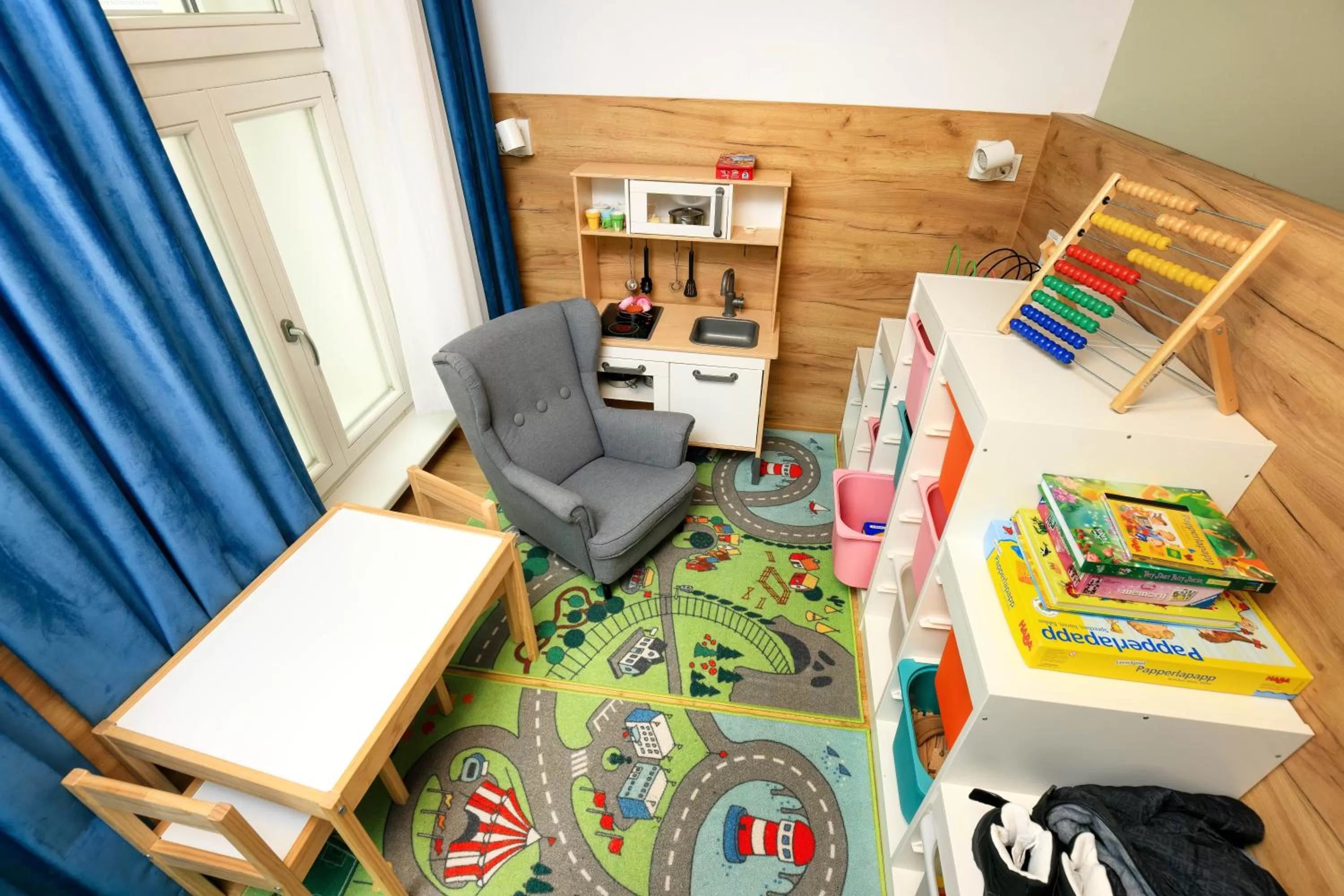 children in Jimmy's Apartments Emerald