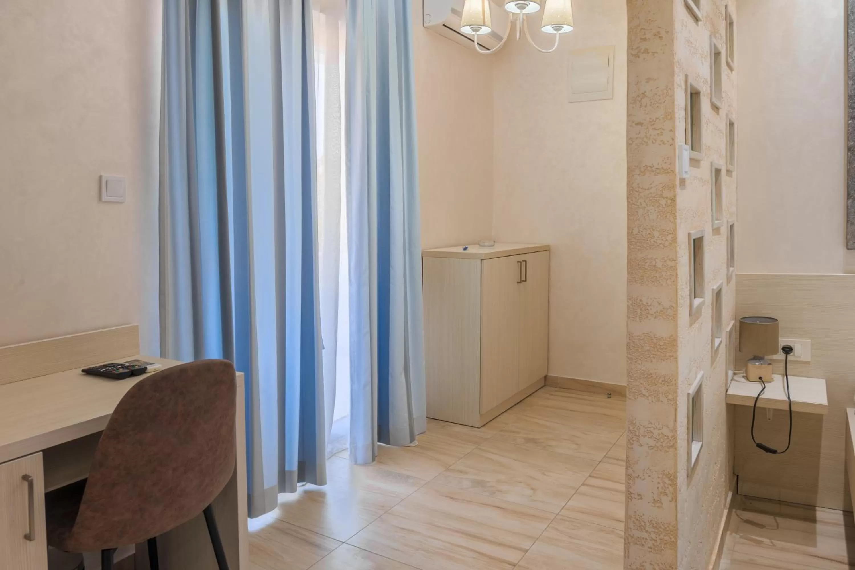 wardrobe in Hotel Maksim