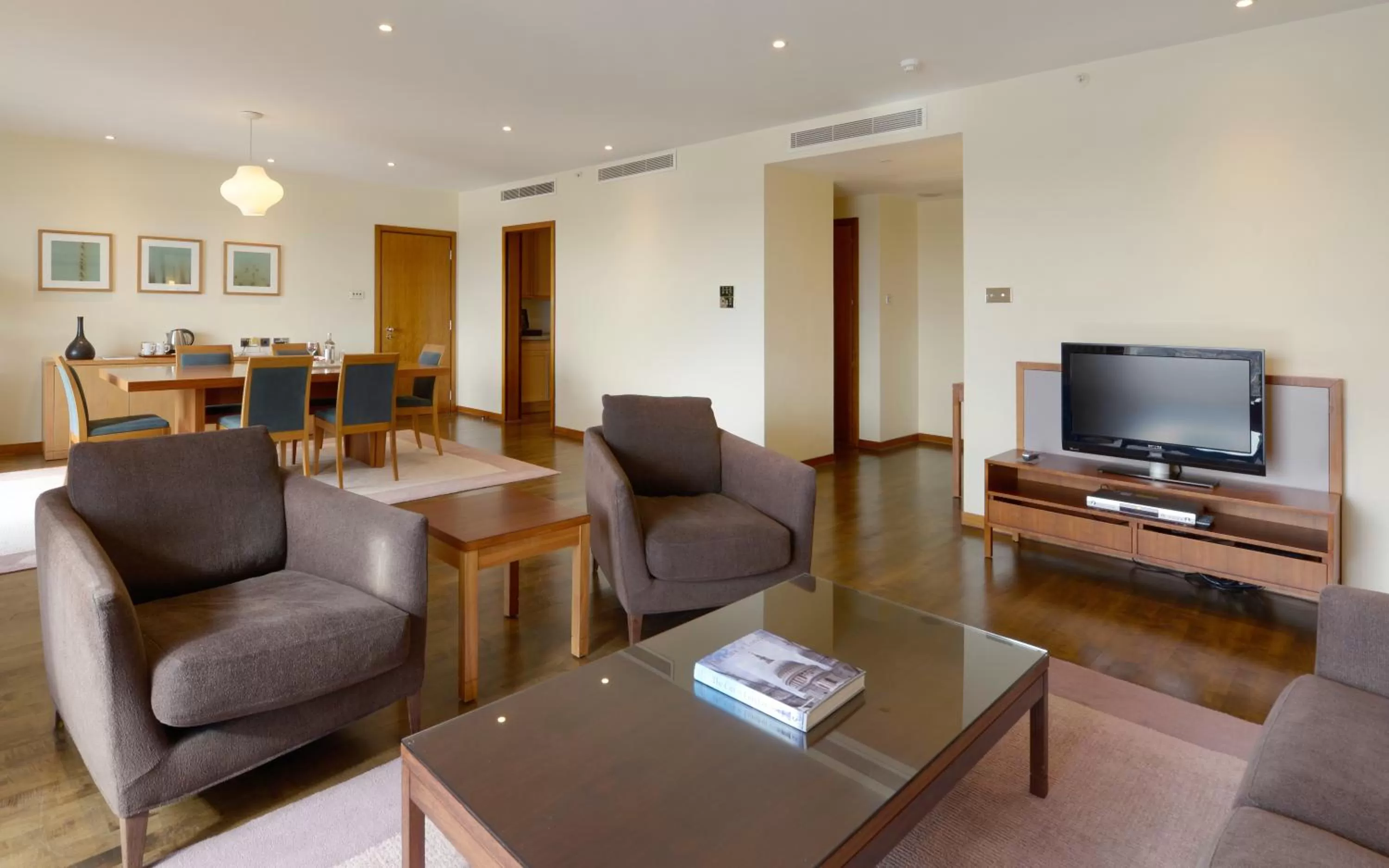TV and multimedia in Canary Riverside Plaza Hotel