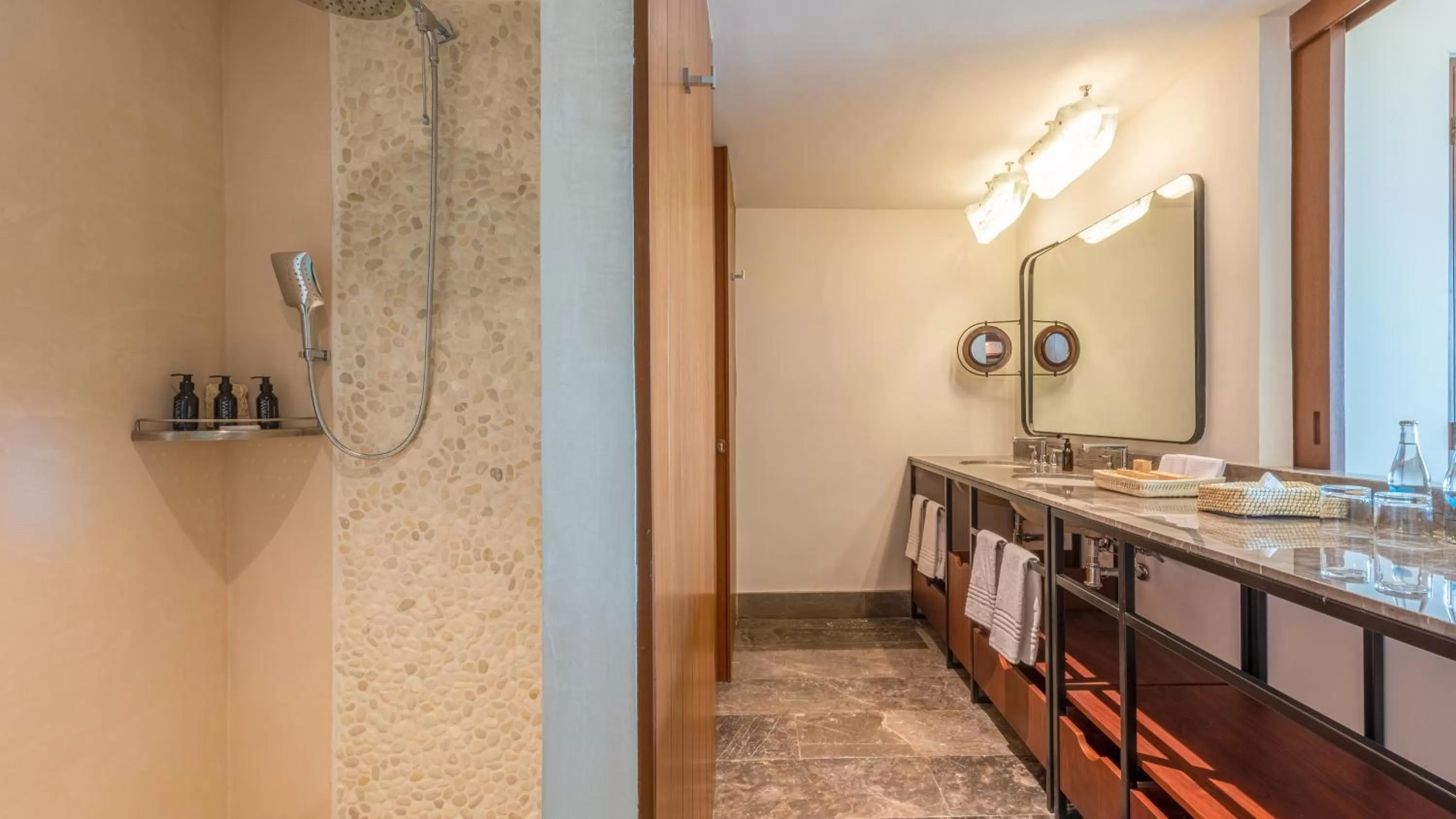 Bathroom in Wayam Mundo Imperial