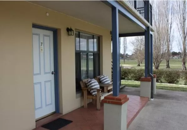 Patio in Elite Motor Inn