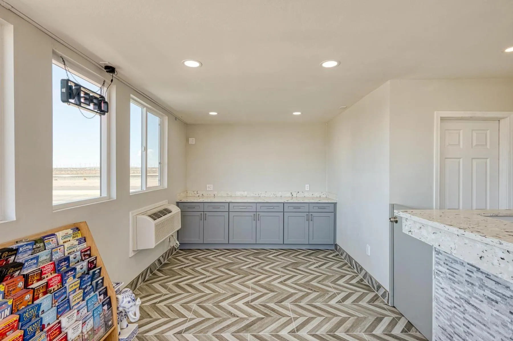 ERTH INN by AGA- Mojave