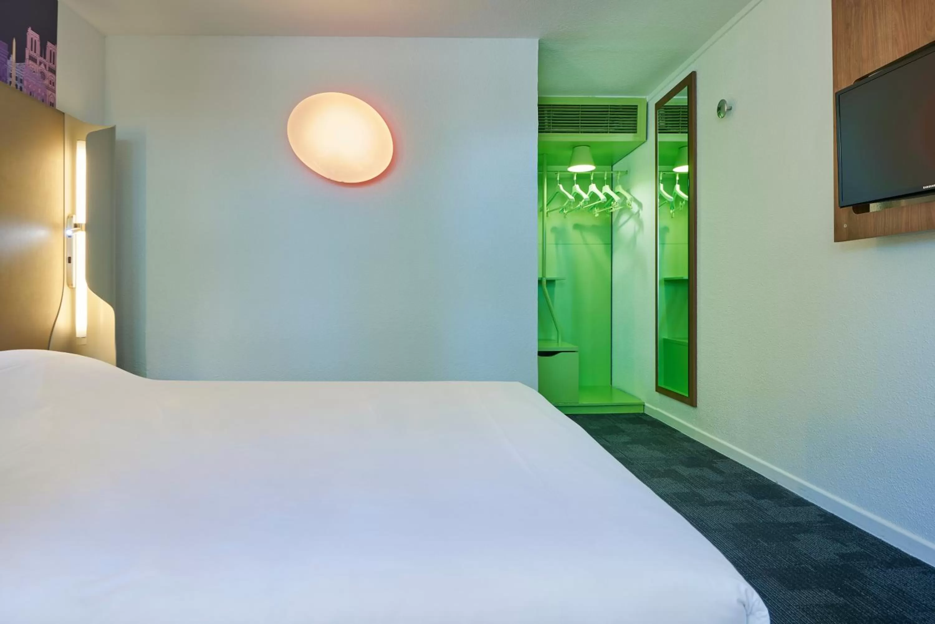 Bedroom, Bed in Kyriad Brie-Comte-Robert