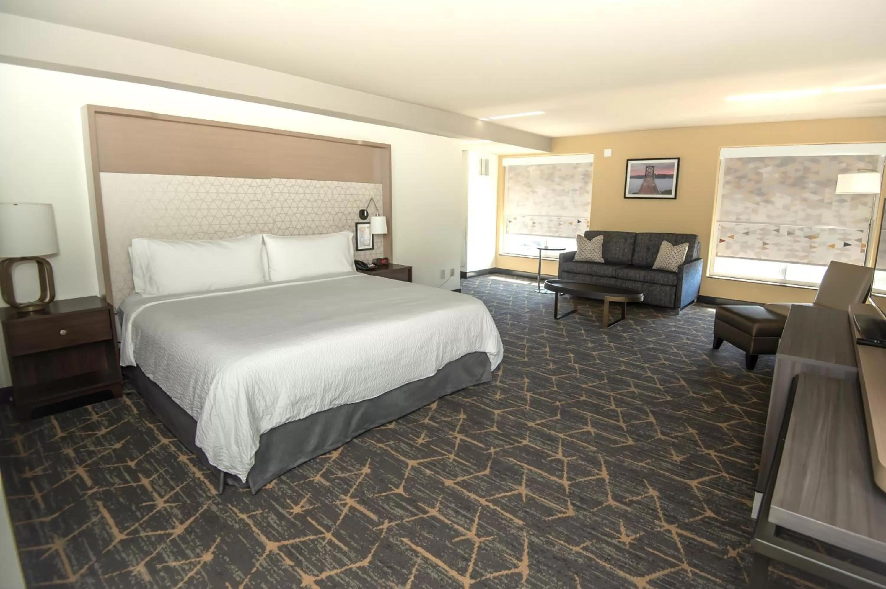 Photo of the whole room, Bed in Holiday Inn Oakland Airport by IHG