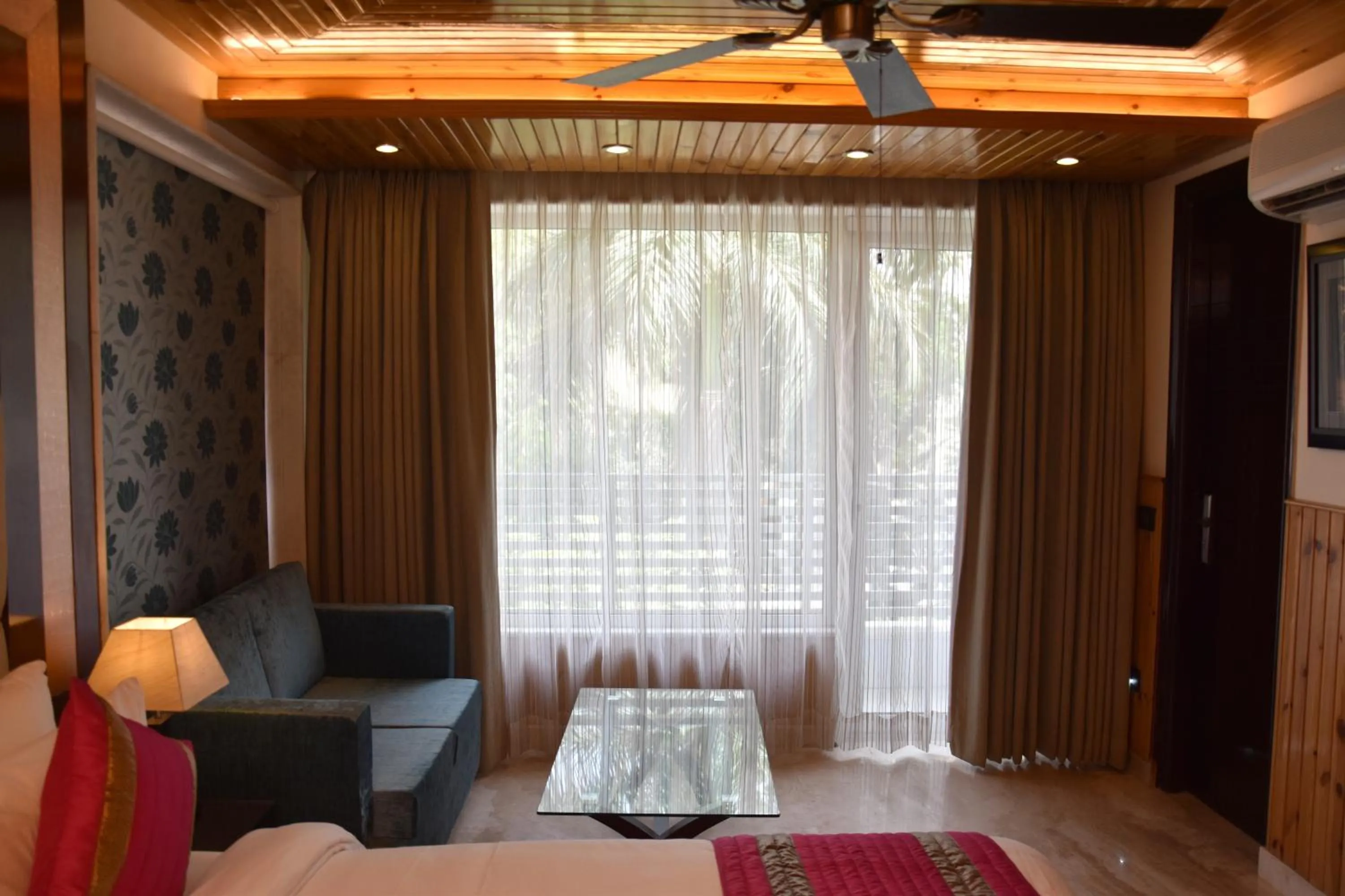 Day in Wood Castle Grand