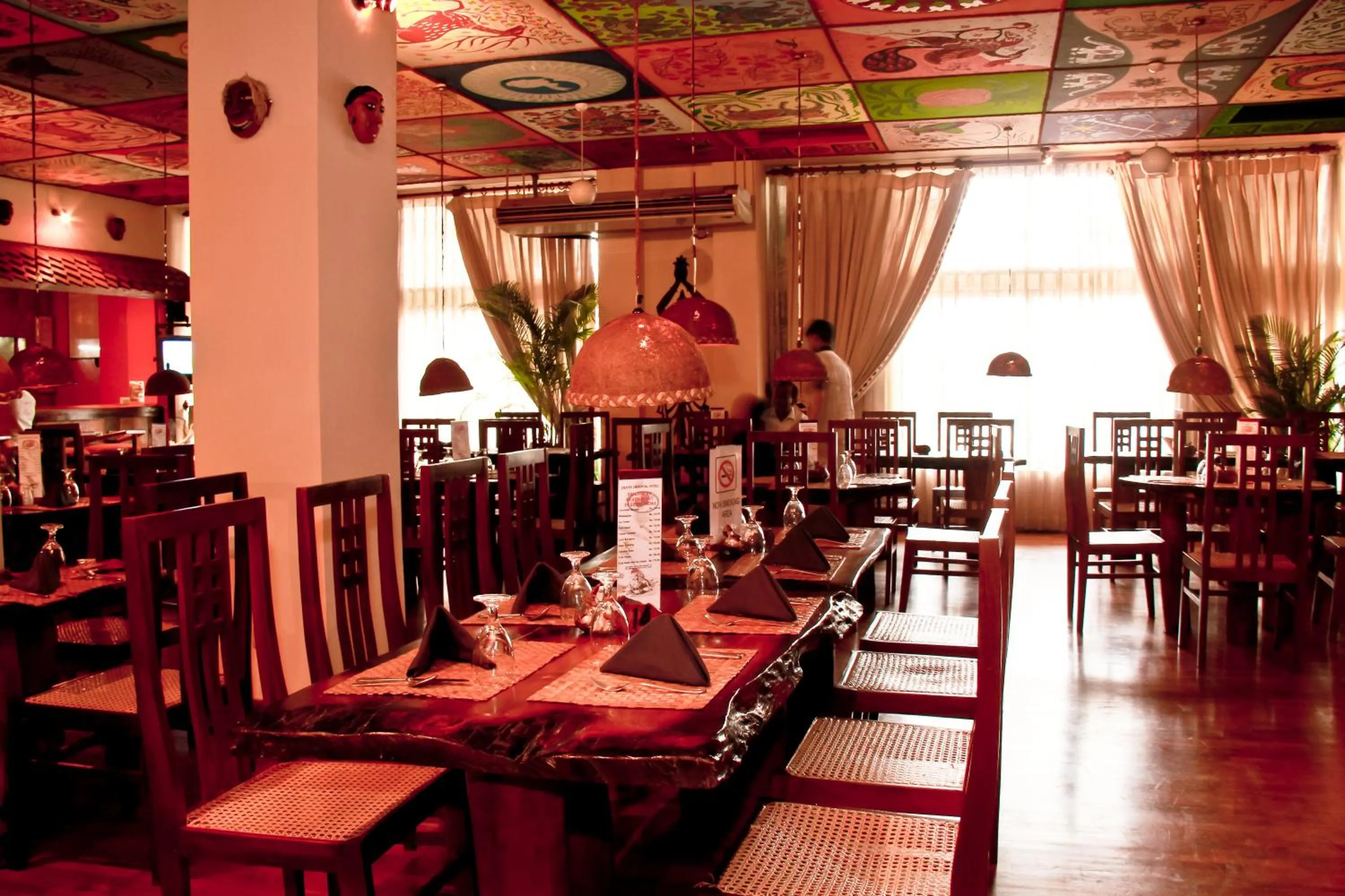 Restaurant/places to eat in Grand Oriental Hotel