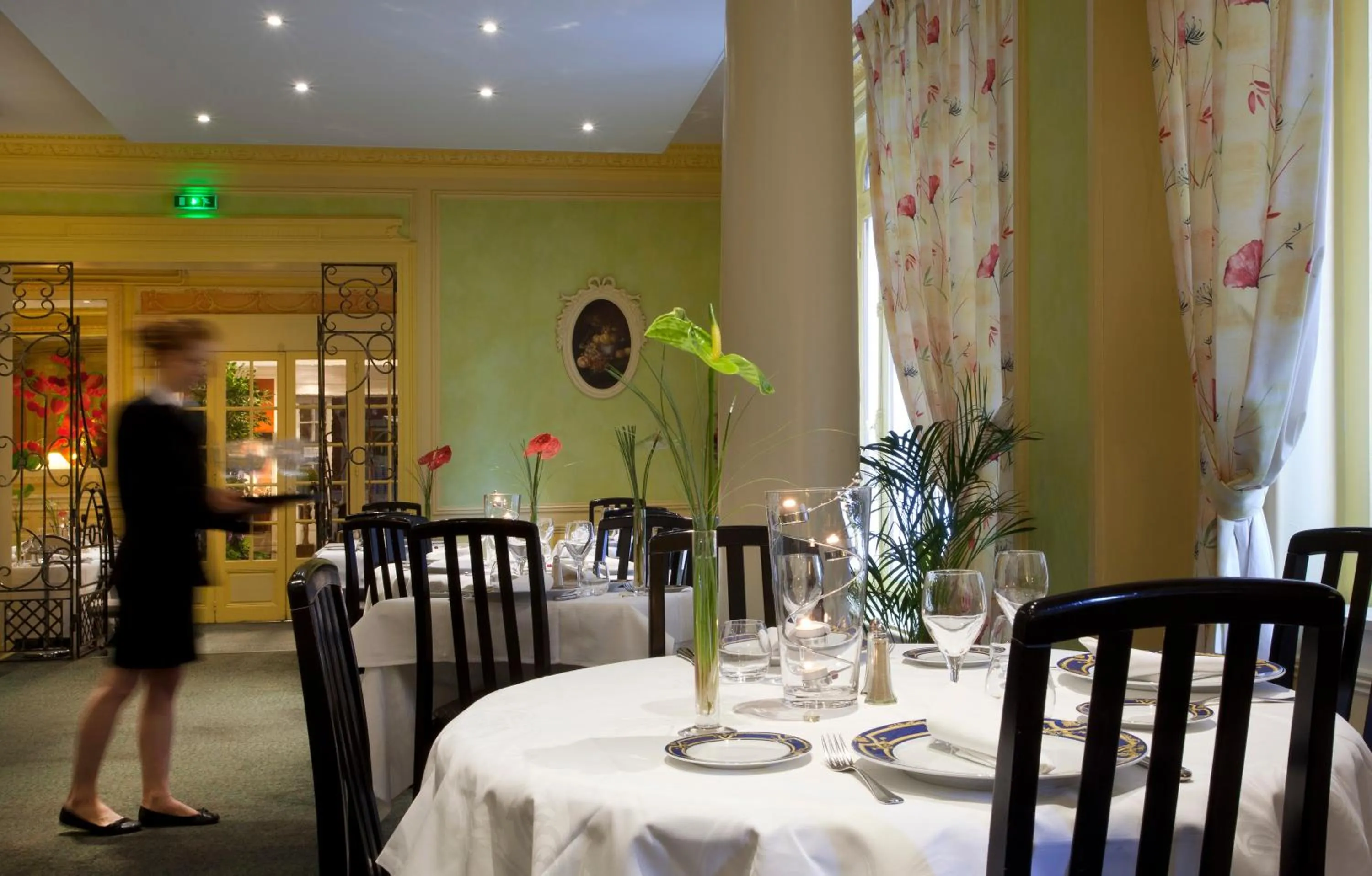 Restaurant/places to eat in Logis Le Midland