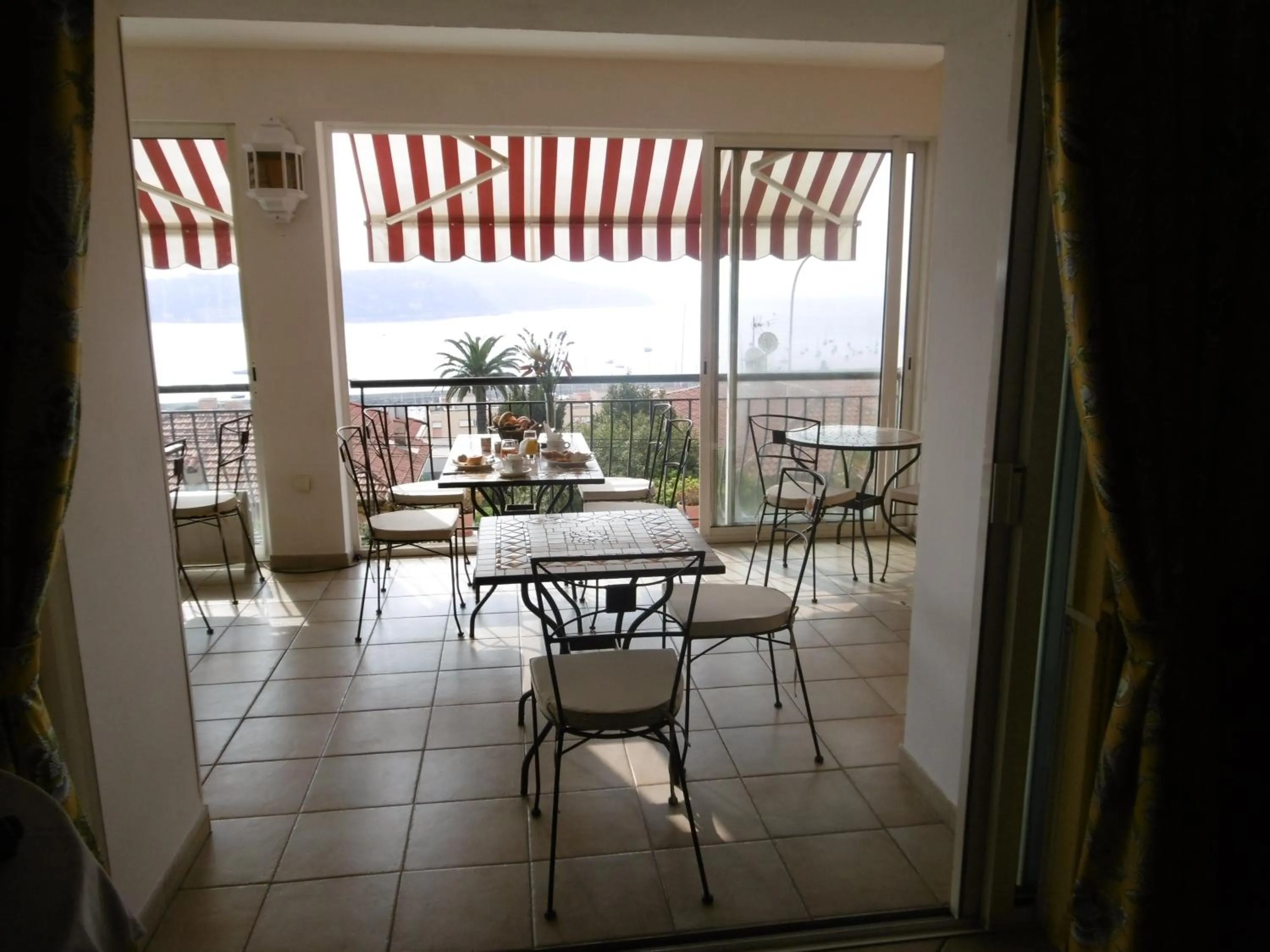 Food and drinks in Hôtel La Flore