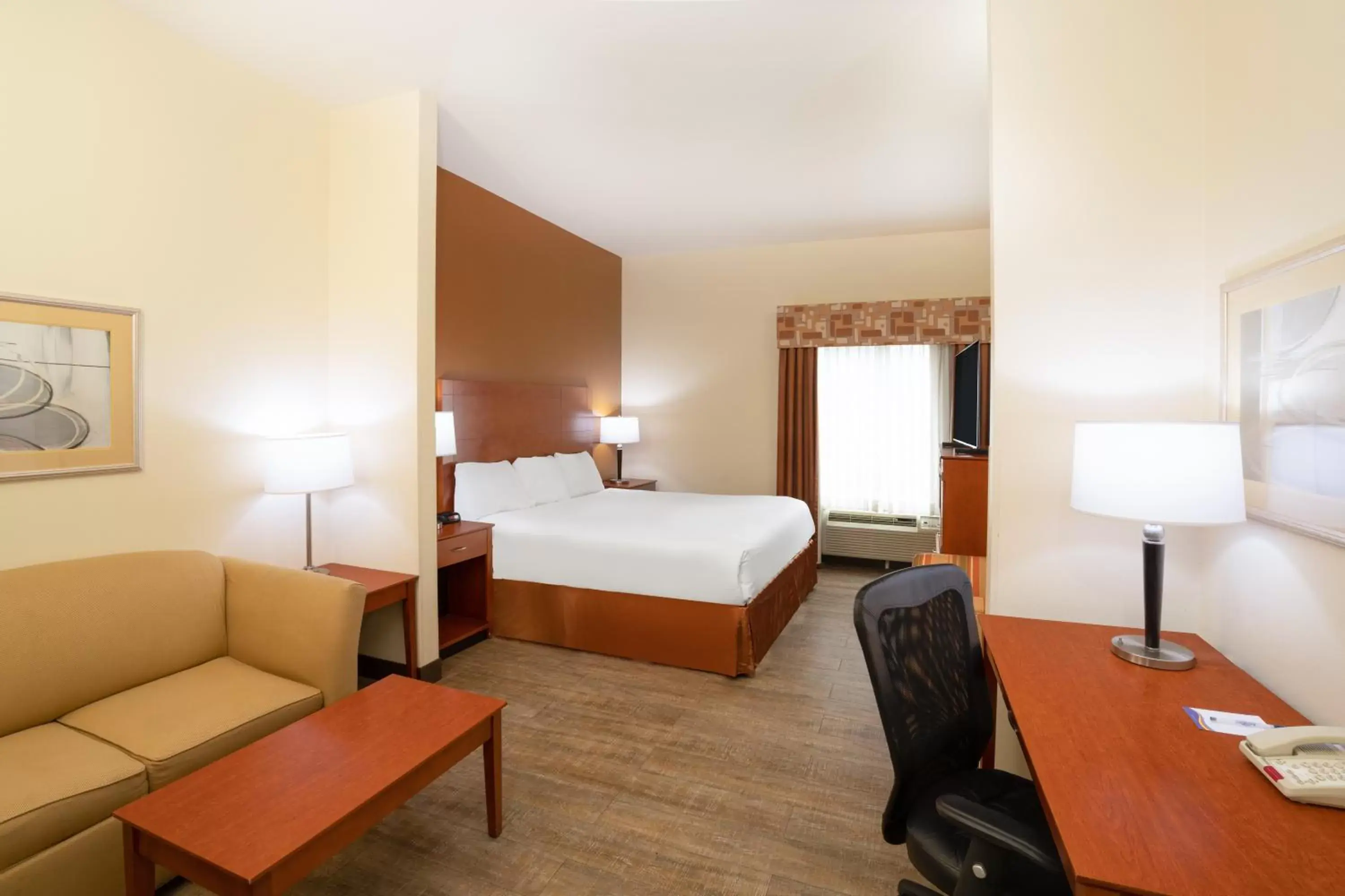 King Room - Disability Access/Non-Smoking in Baymont by Wyndham Savannah South King Room - Disability Access/Non-Smoking in Baymont by Wyndham Savannah South