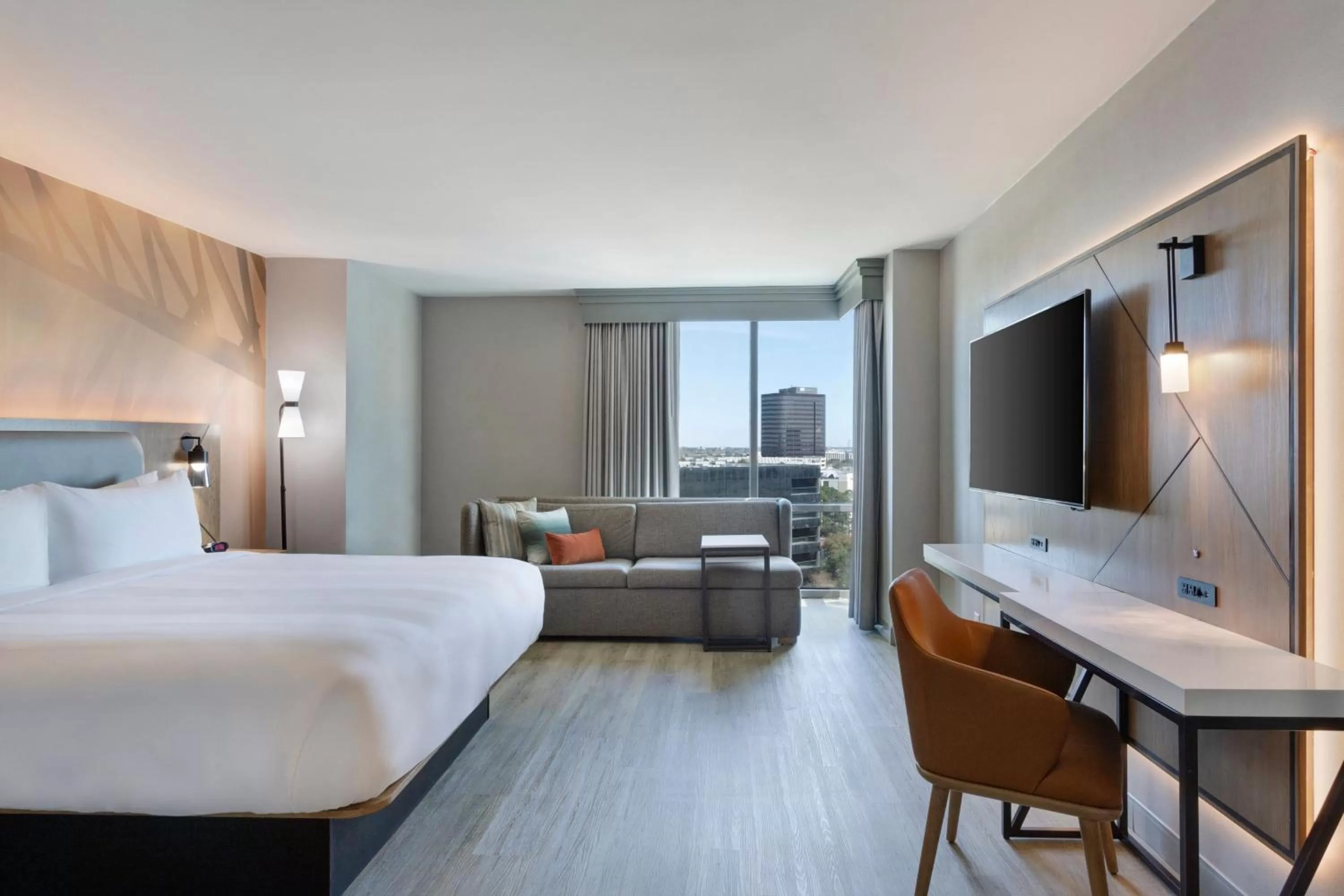 Photo of the whole room, Bed in Houston Marriott North