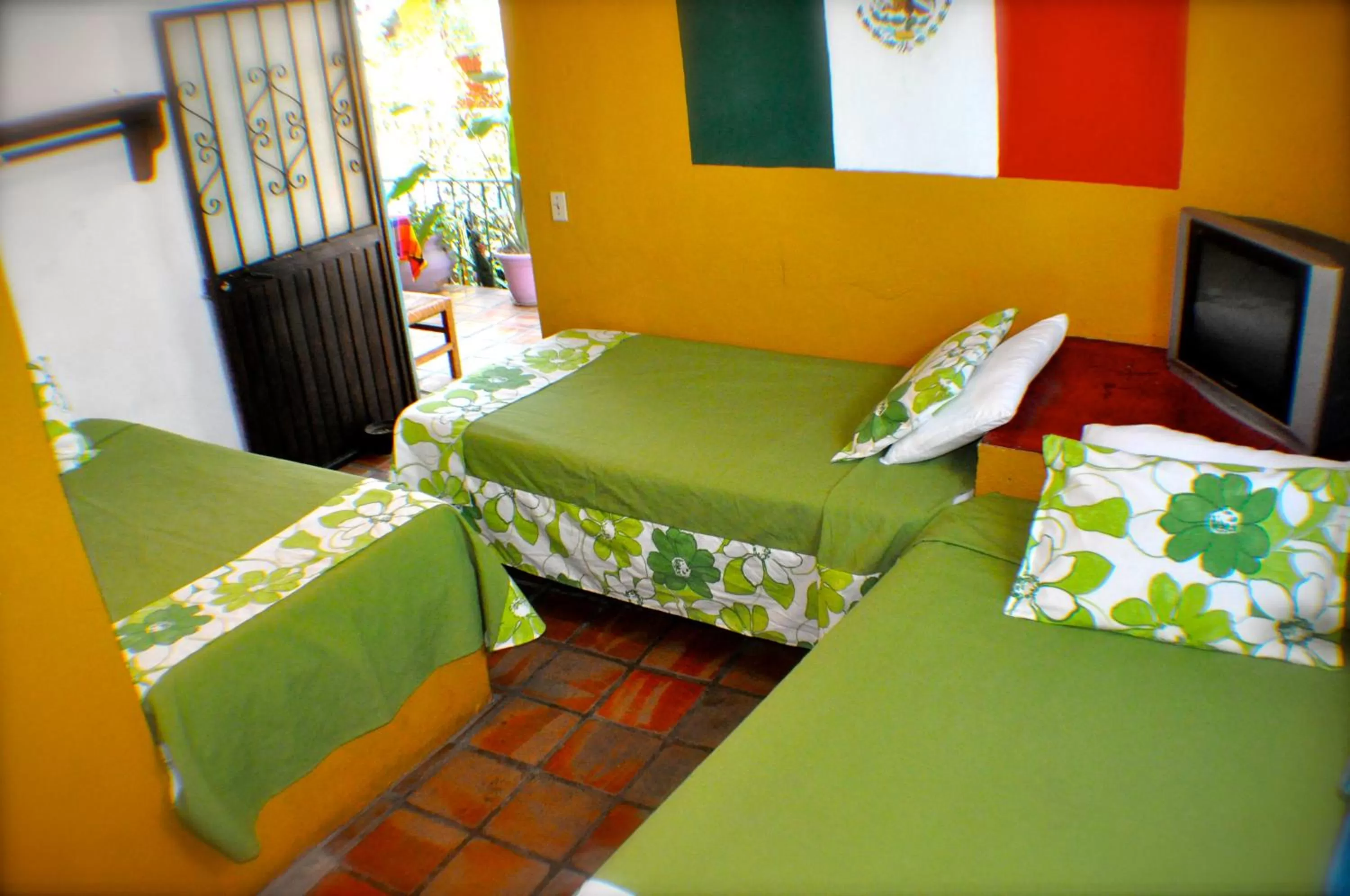 Day, Bed in Cabo Inn