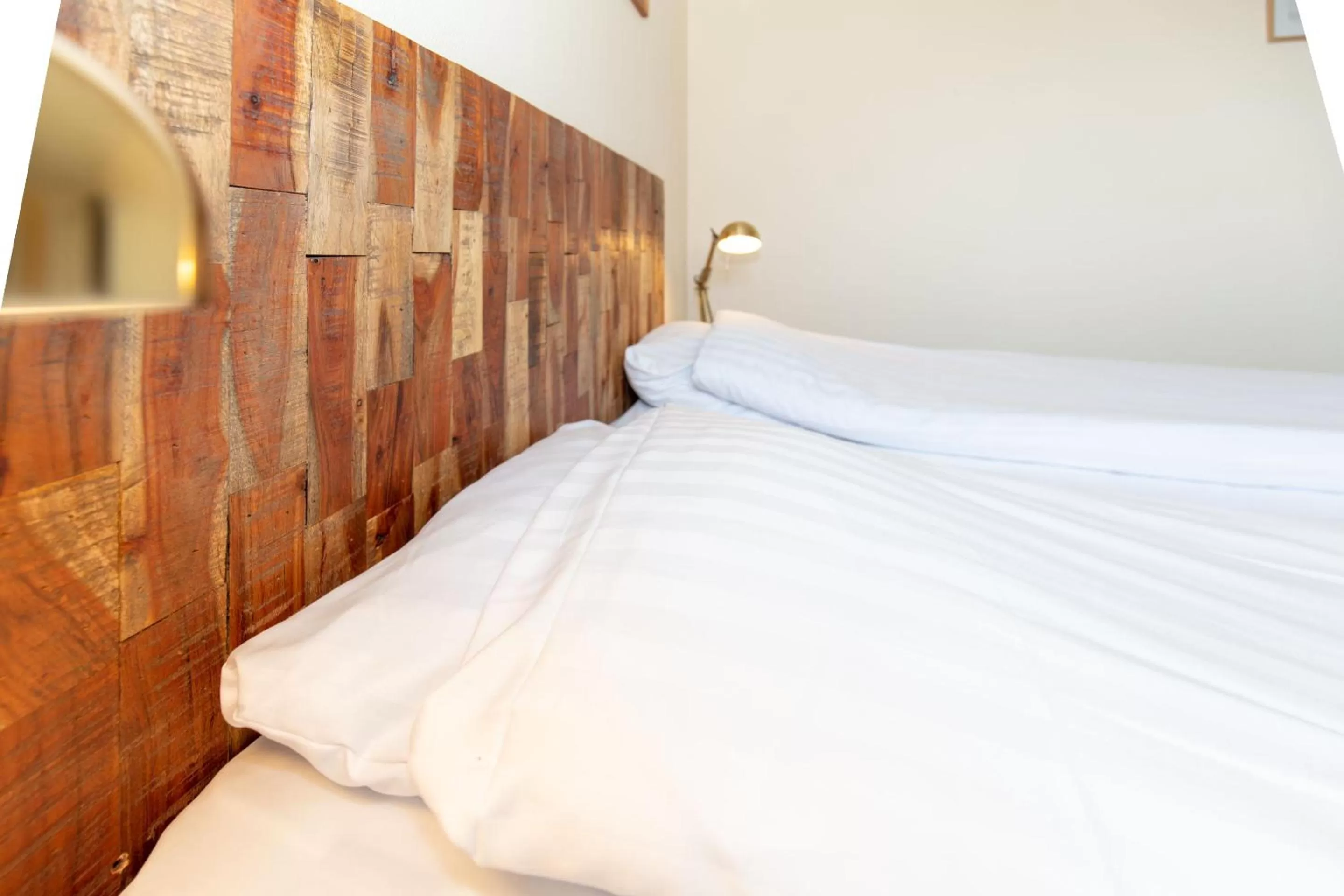 Bed in Foldens Hotel