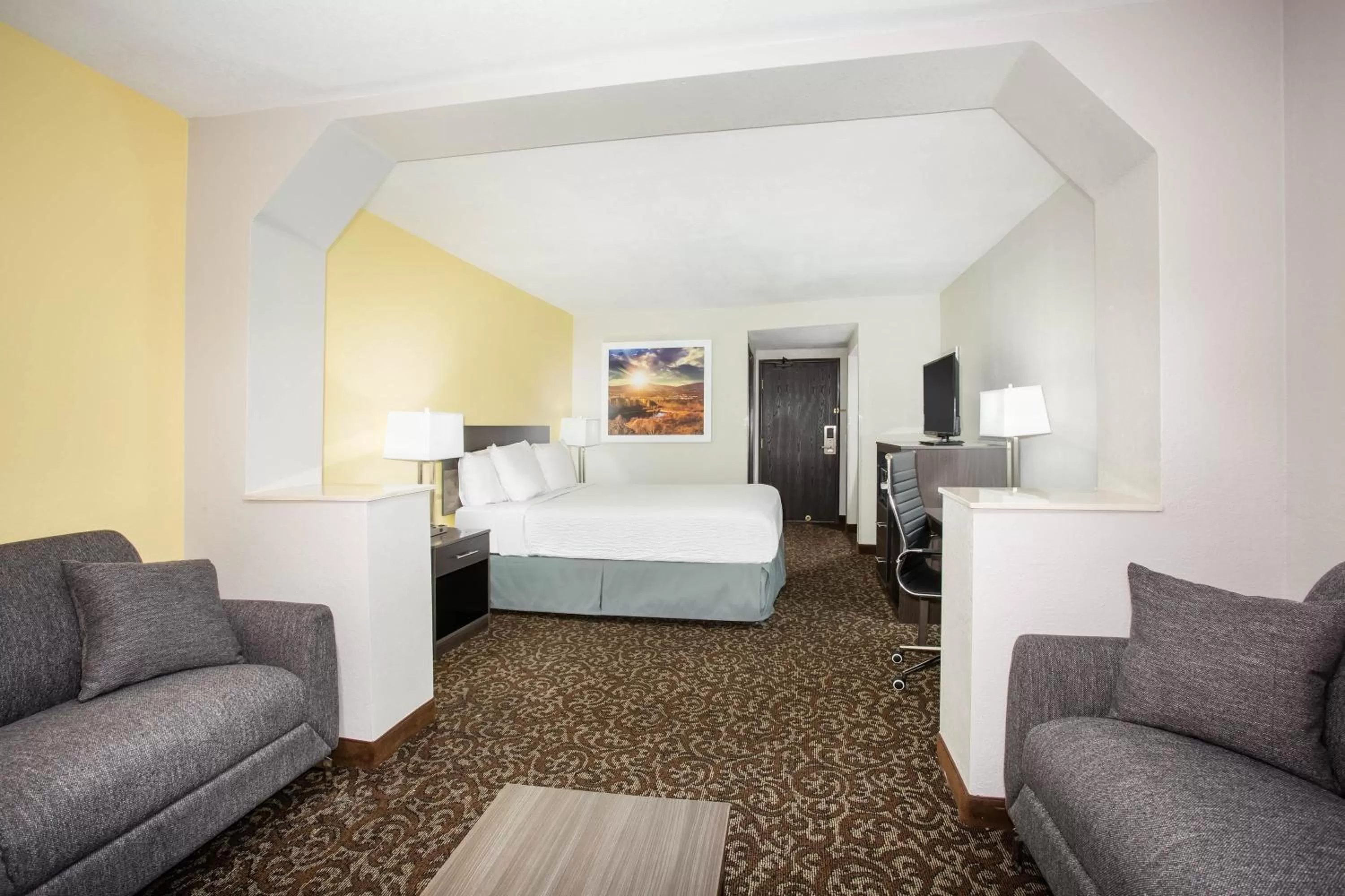 Photo of the whole room, Bed in Days Inn by Wyndham Phoenix North