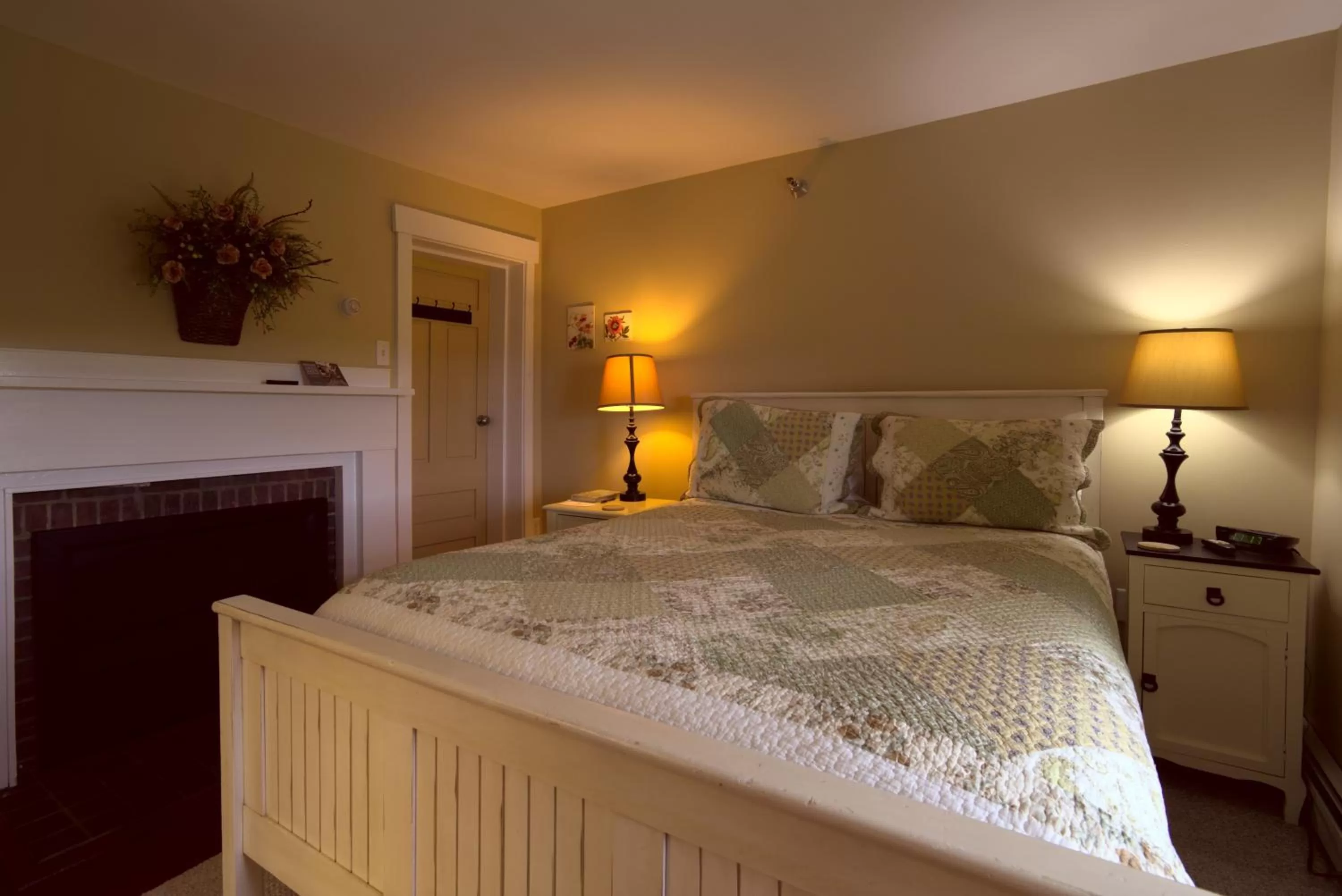 Bedroom, Bed in Ballard House Inn