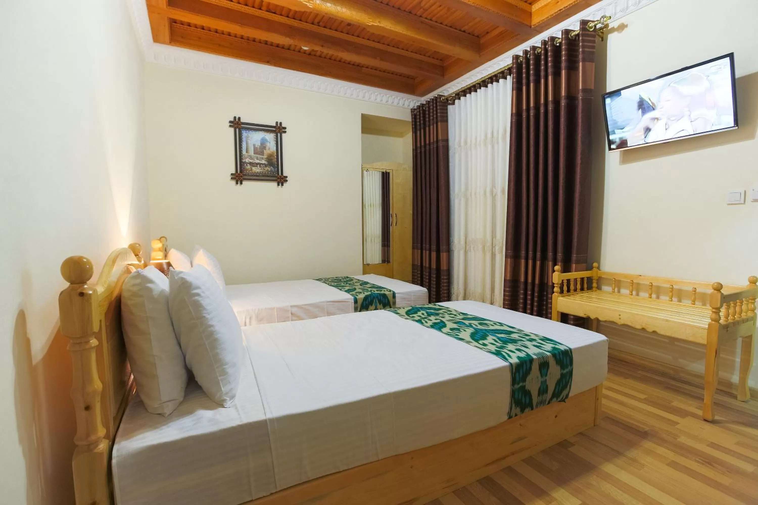 Bed in Hotel SHOHRUD
