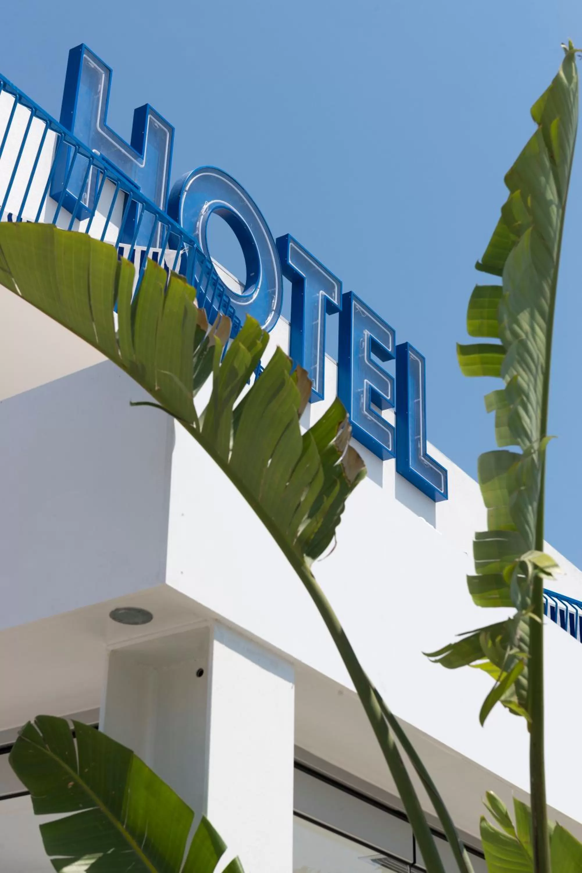 Property logo or sign in Hôtel La Reine Jane