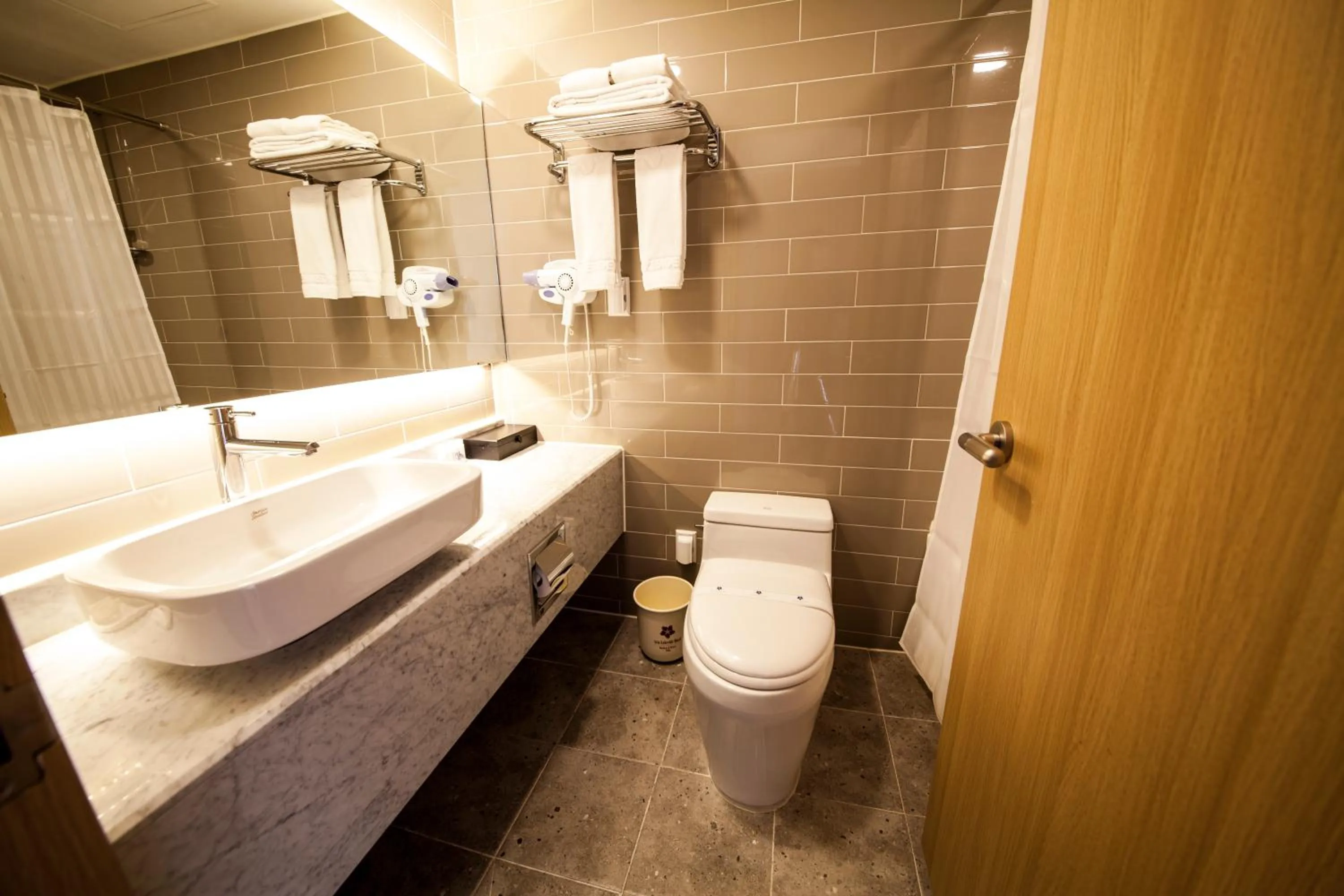 Toilet in Asia Lakeside Hotel