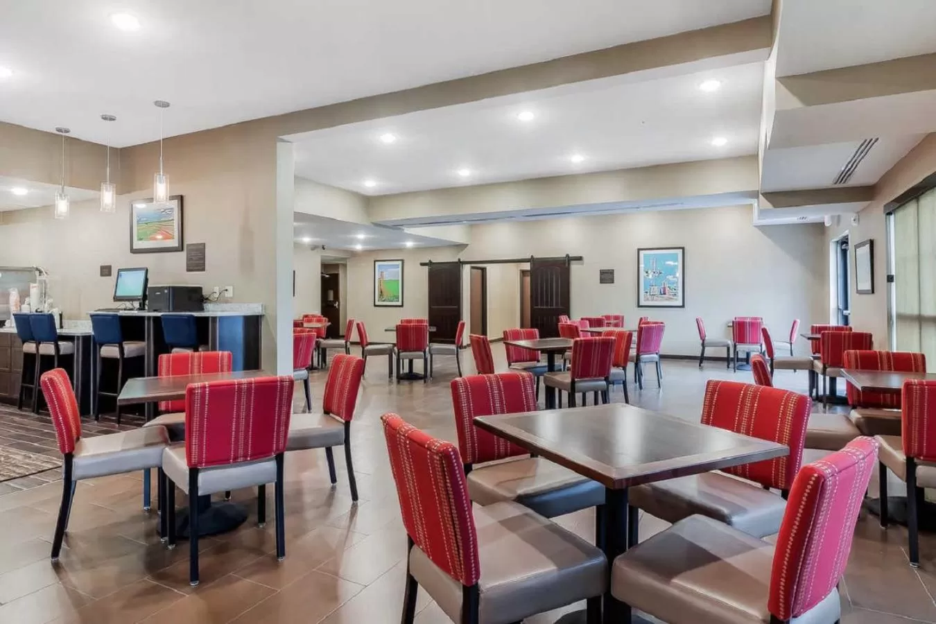 Continental breakfast in Comfort Suites