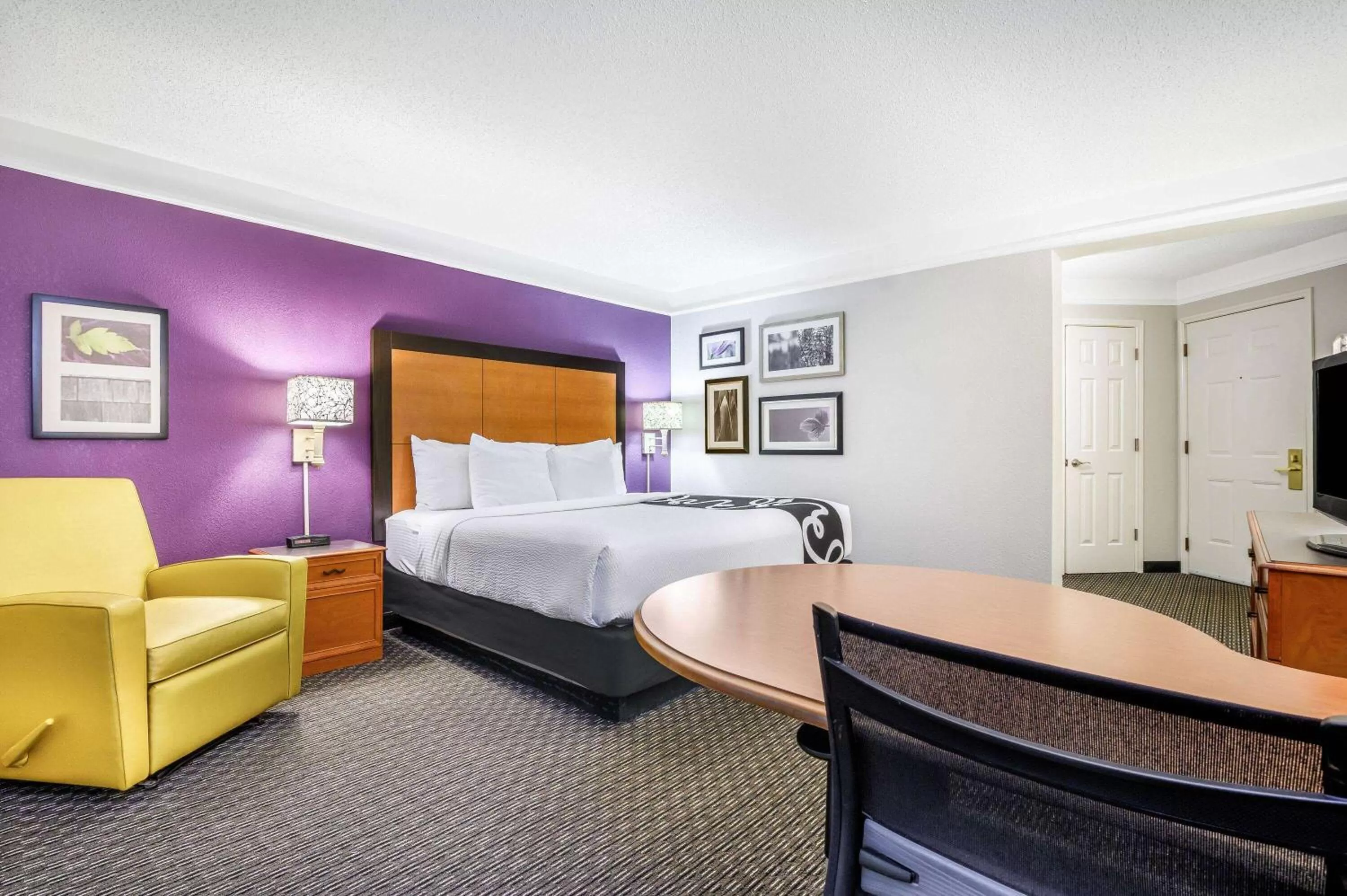 Photo of the whole room, Bed in La Quinta by Wyndham Myrtle Beach Broadway Area