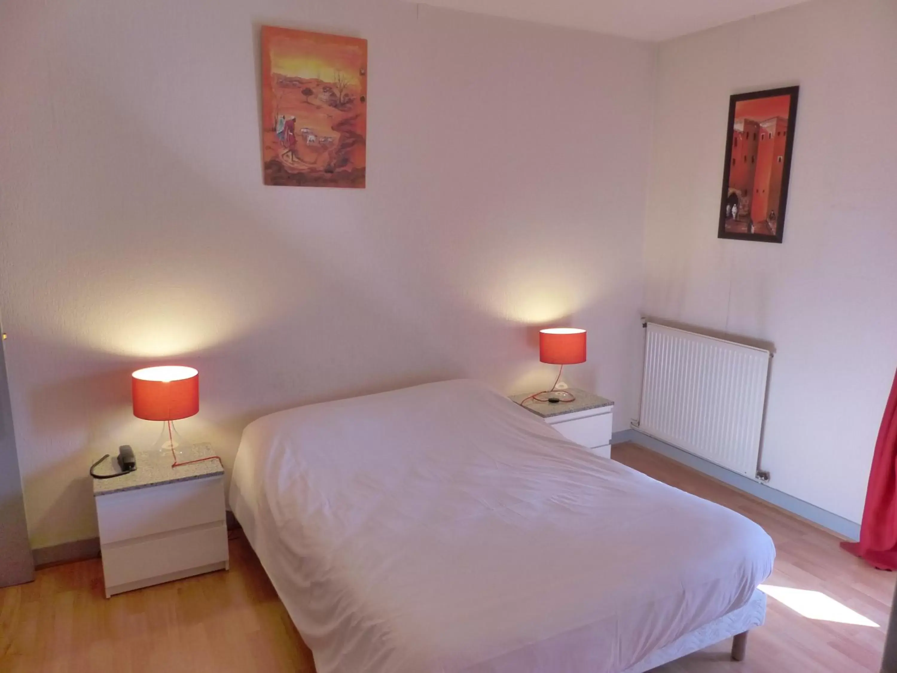 Double Room in Logis Hôtel Au Croissant Double Room in Logis Hôtel Au Croissant