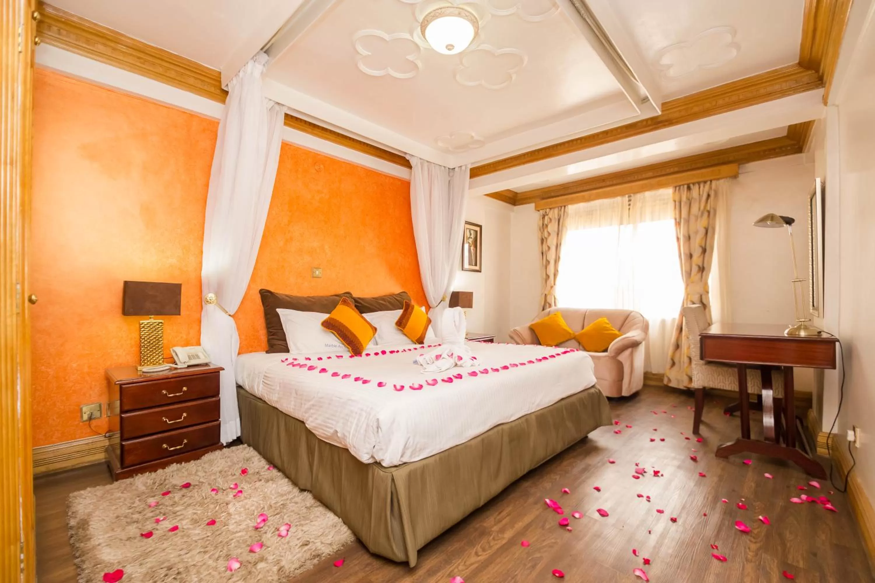 Bedroom, Bed in Marble Arch Hotel