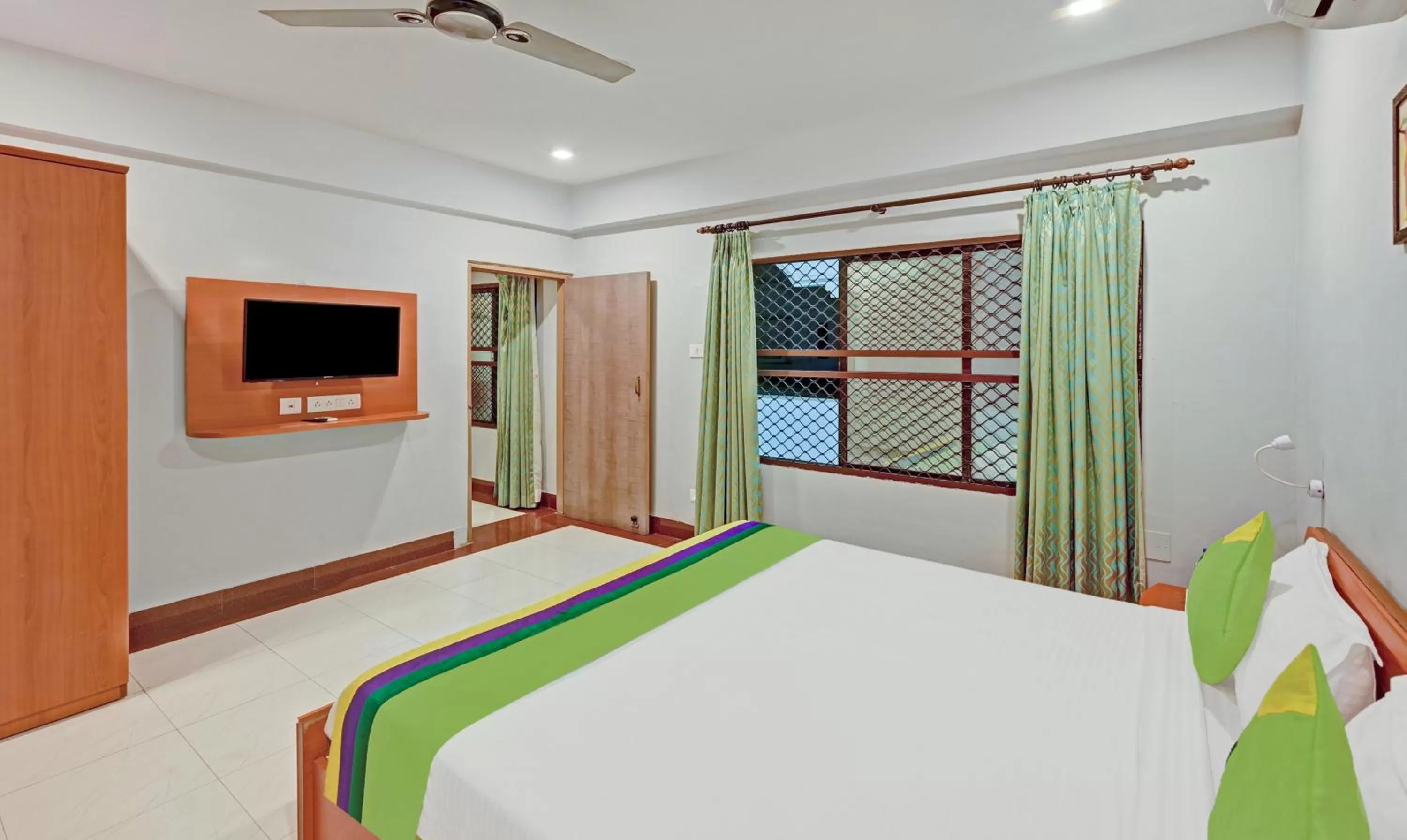 Bedroom, Bed in Treebo Sidhartha International Baliapanda
