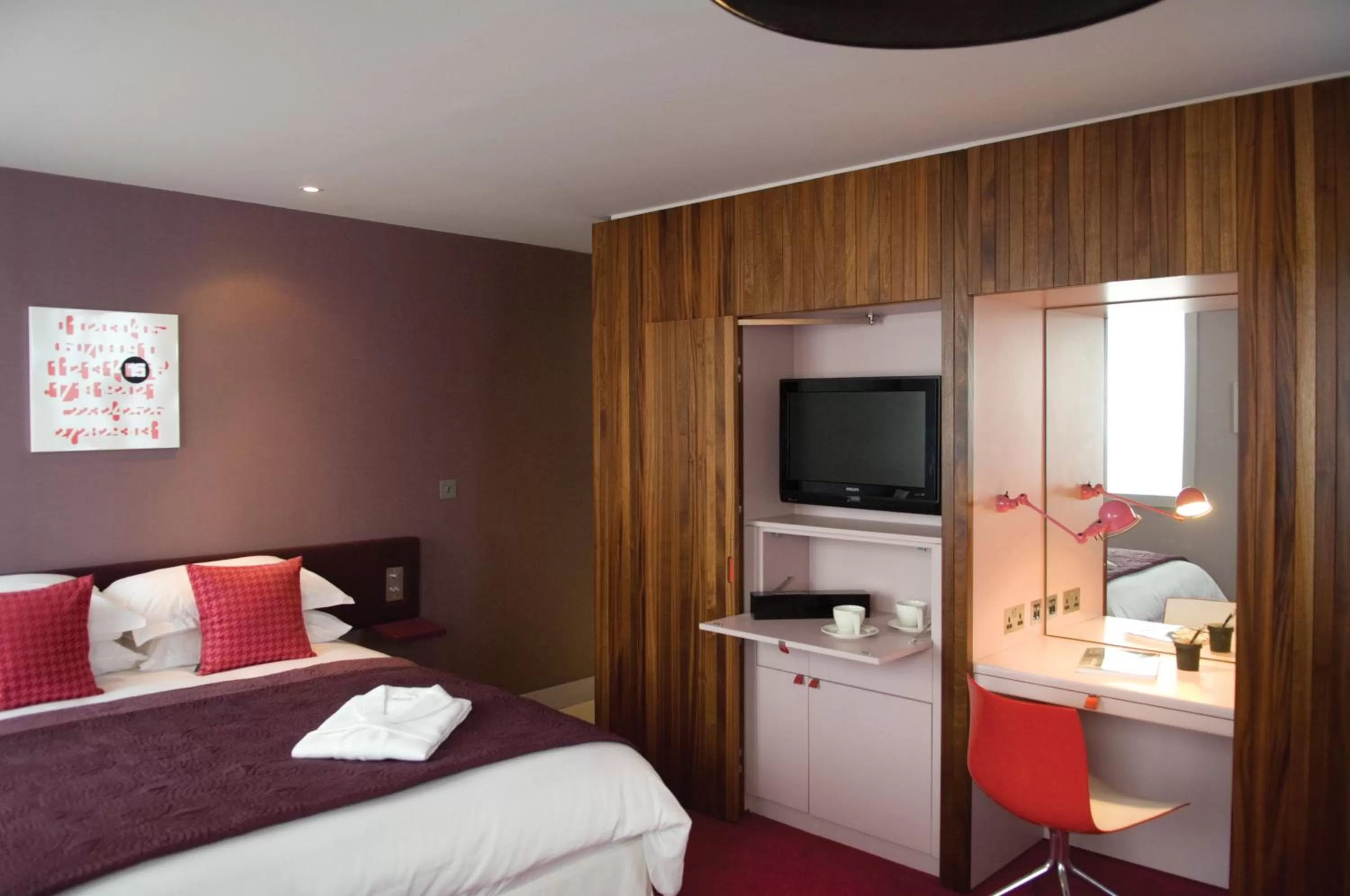 Photo of the whole room, Bed in The Midland