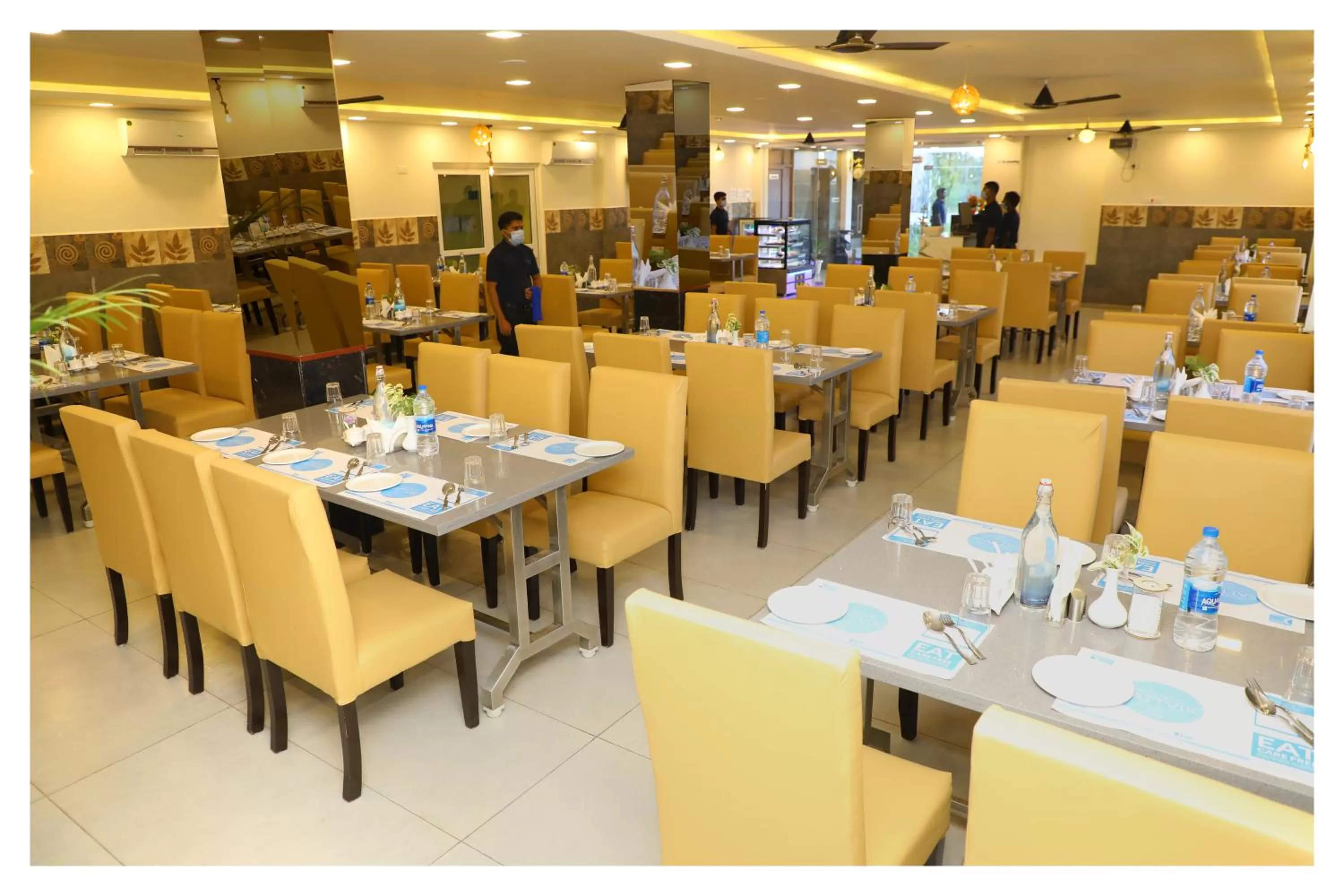 Restaurant/places to eat in Clarks Inn Express ,Sirkazhi