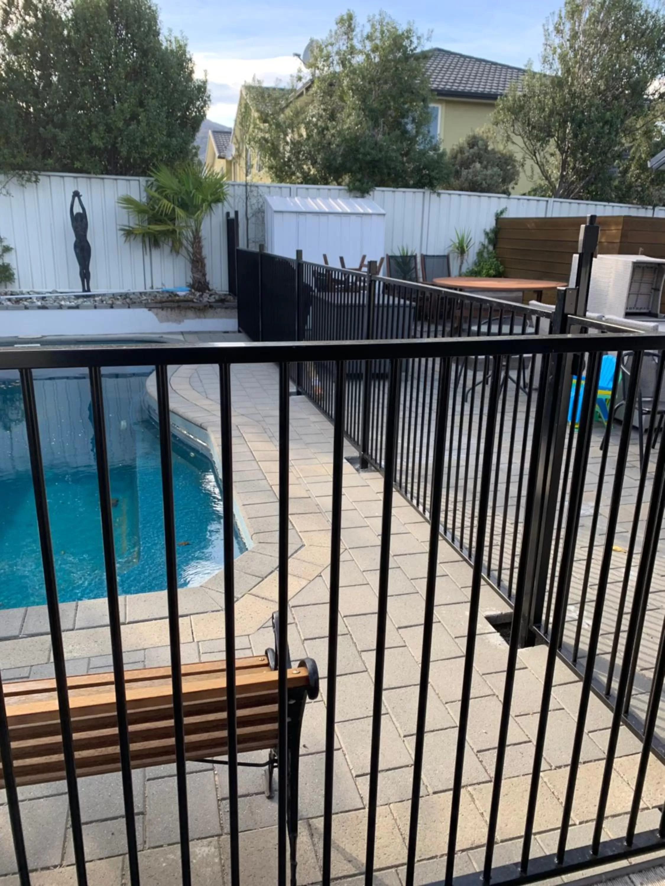 Swimming pool in Cromwell Getaway