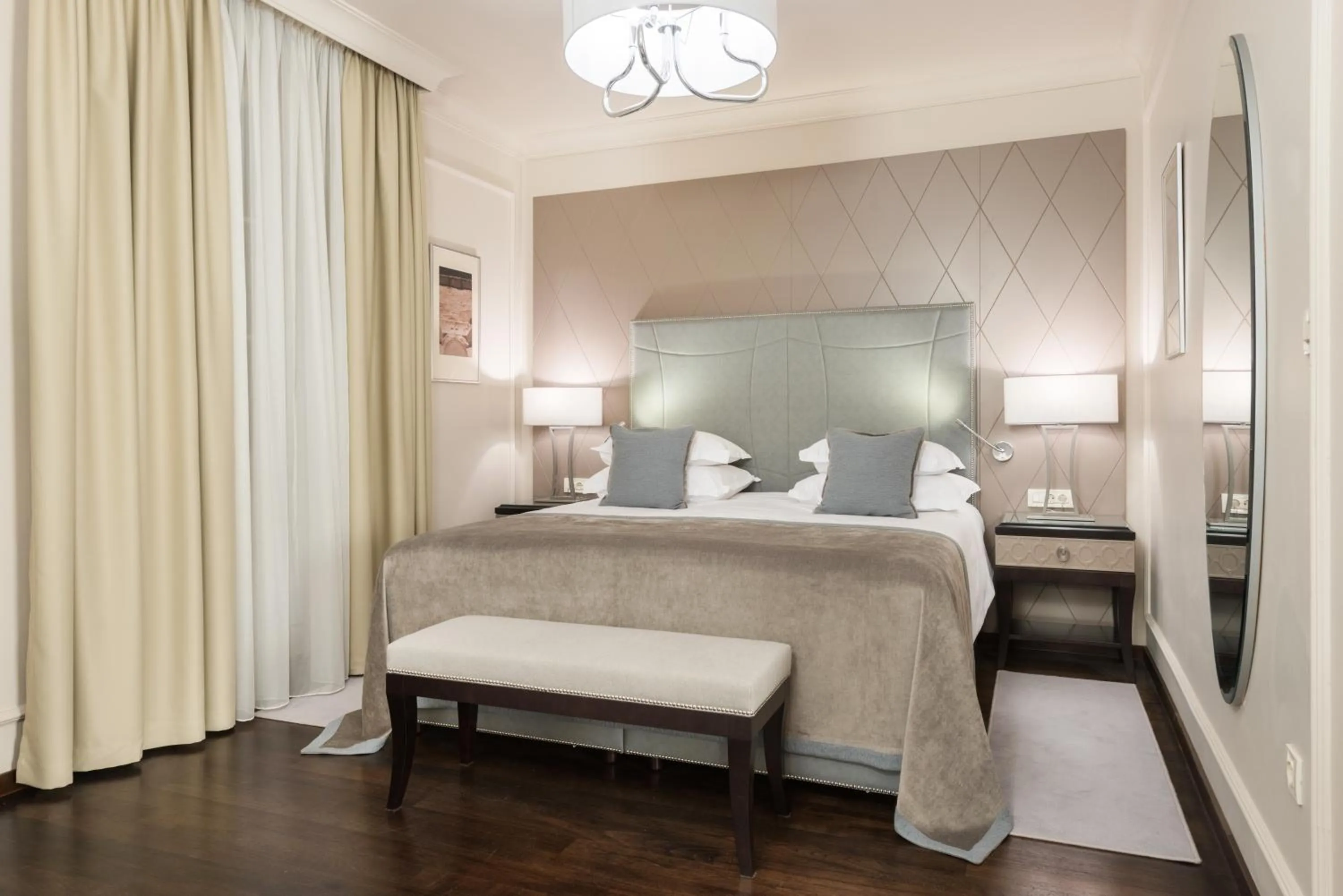 Bedroom, Bed in Bastion Heritage Hotel