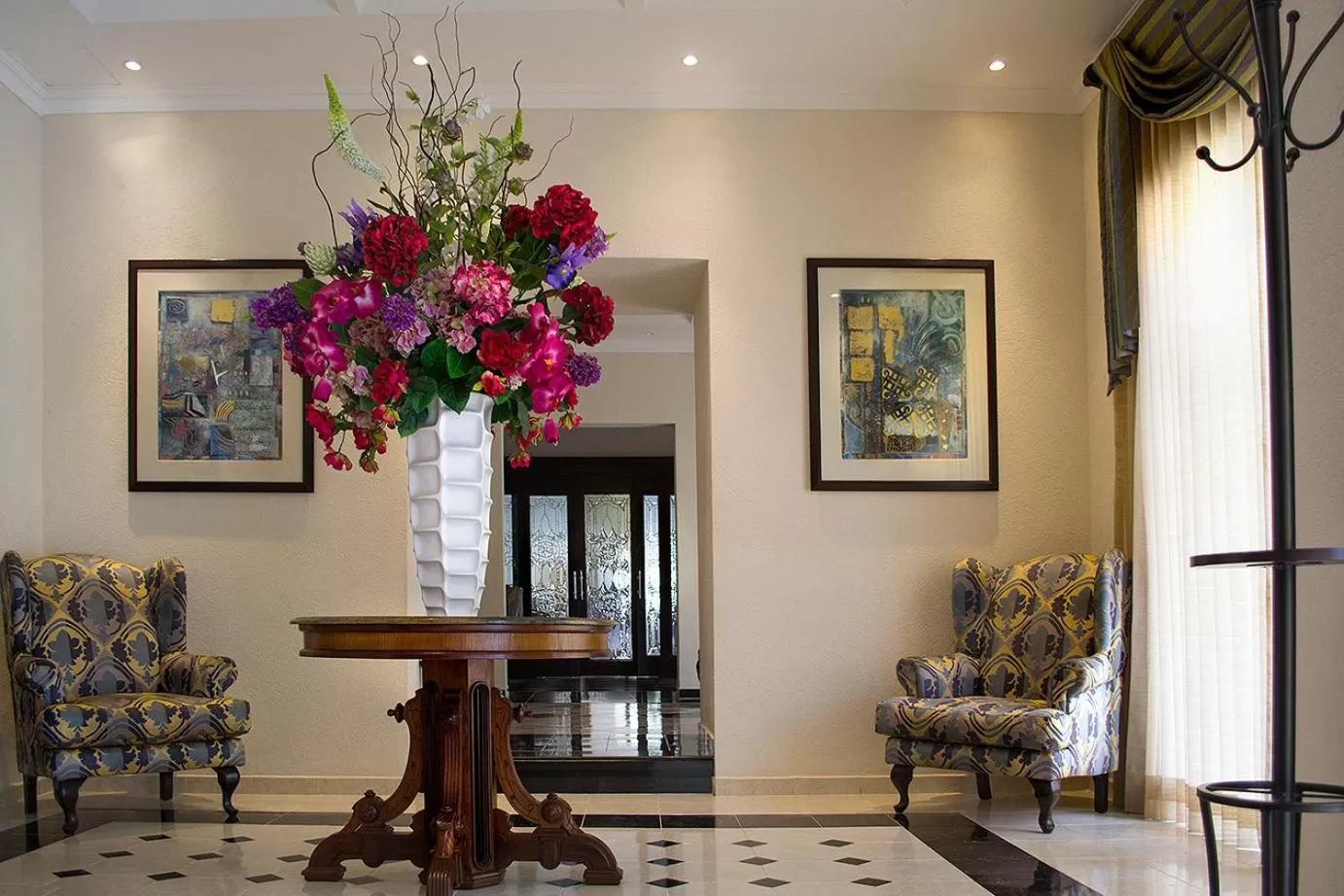 Living room in Hotel Plaza Colonial