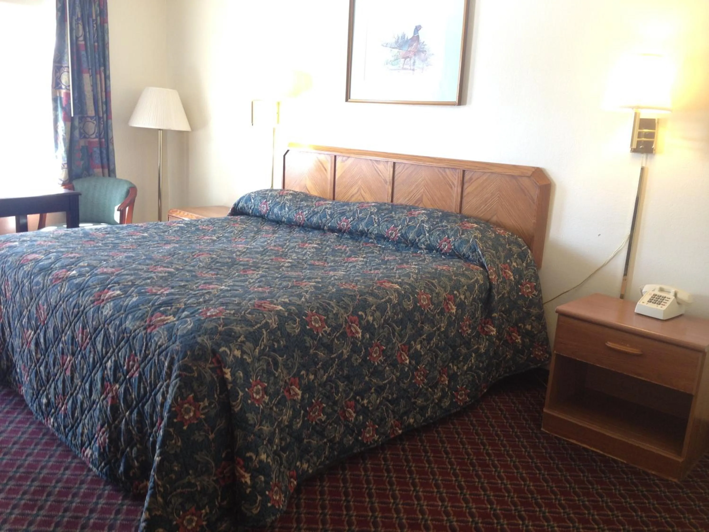 Bed in Battlefield Inn Springfield