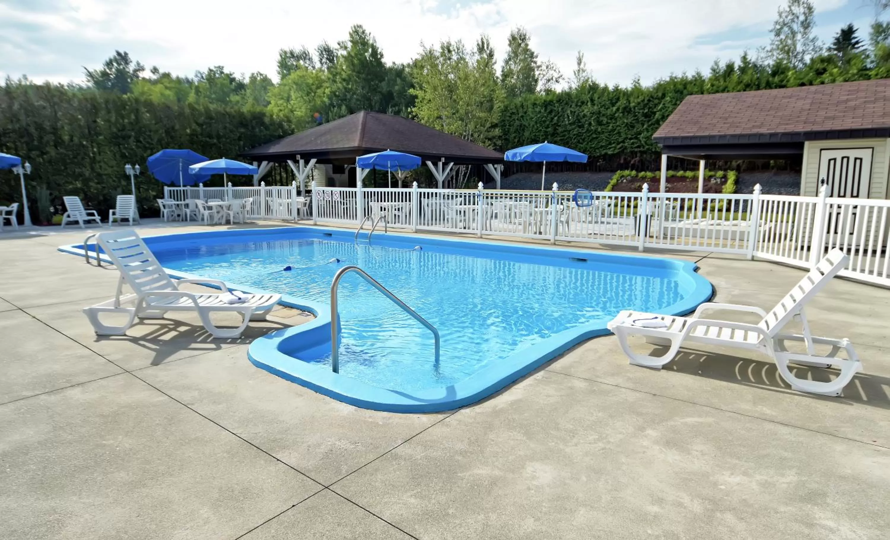 Swimming pool in Hôtel Le Floral
